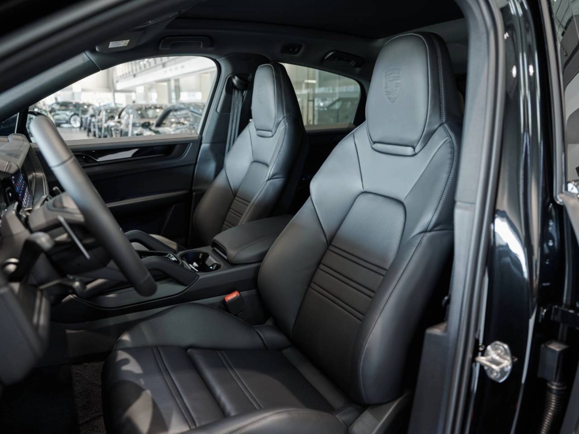 PORSCHE Cayenne Coupé Black Edition-image-4
