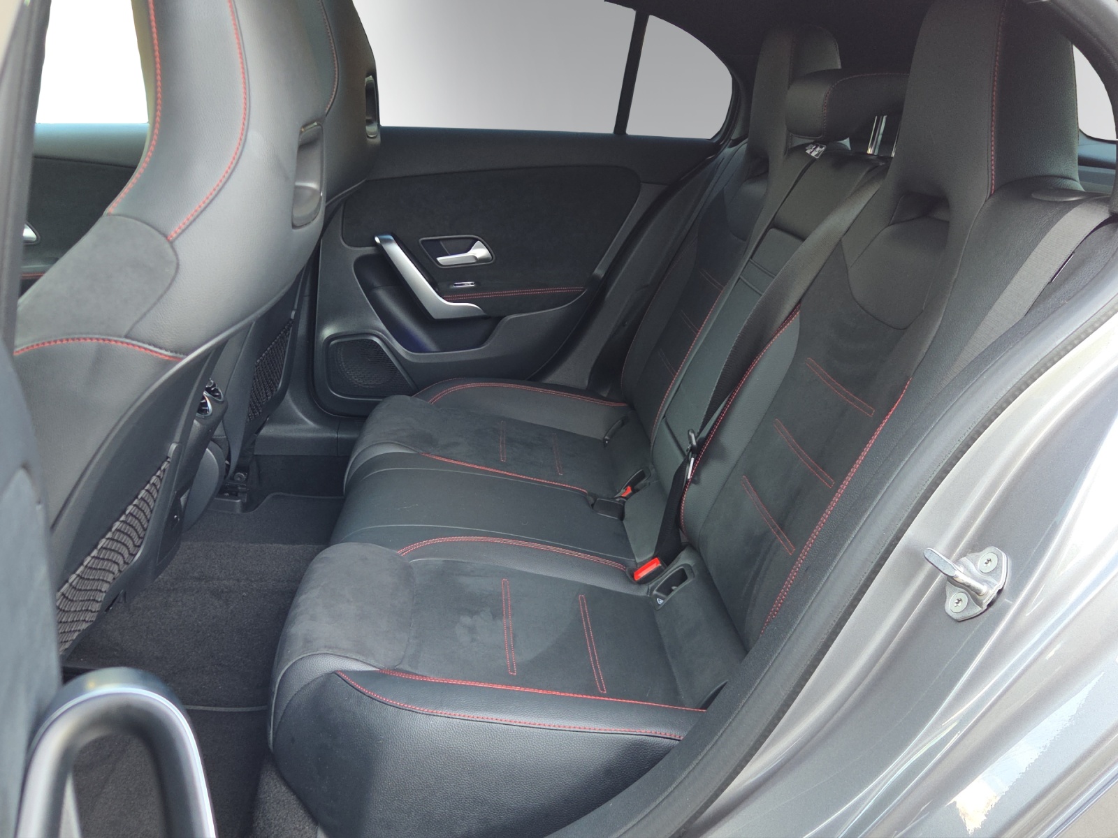 MERCEDES-BENZ A 200 AMG Line 7G-DCT-image-9
