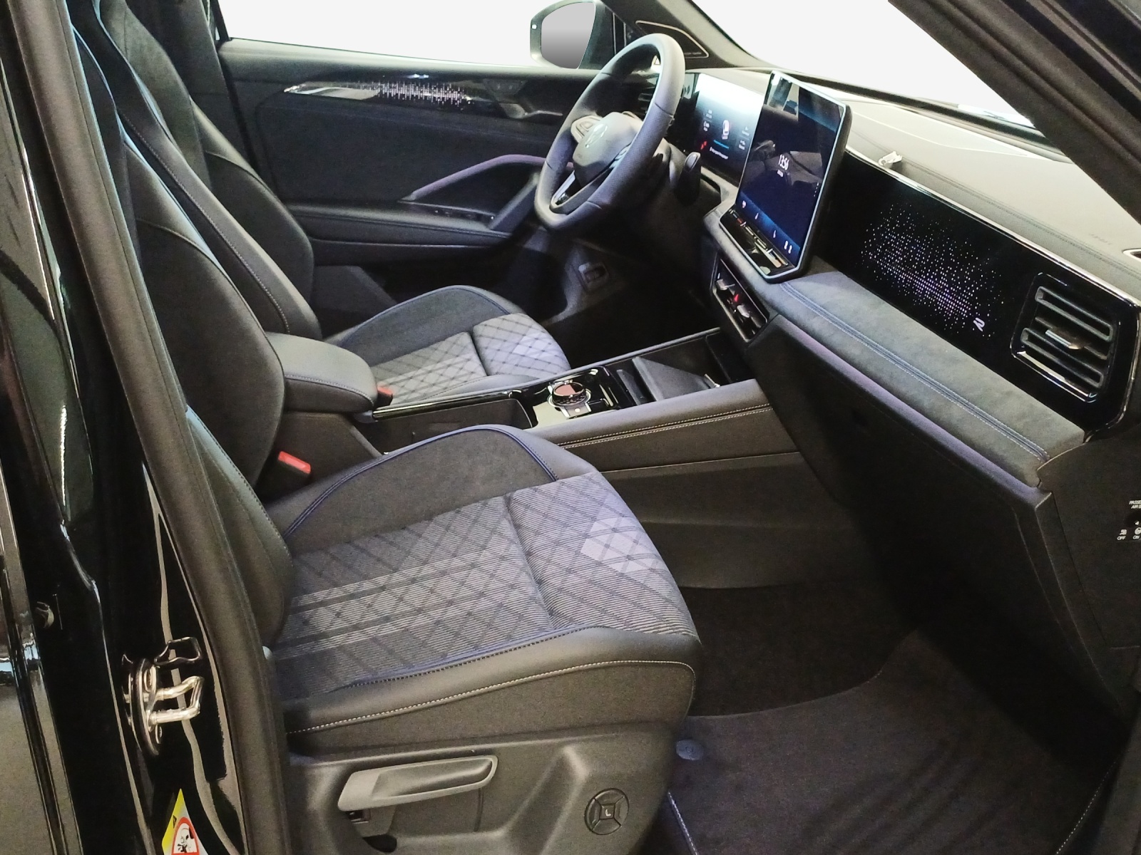 VW Tiguan 2.0 TSI DSG R-Line Plus 4Motion-image-15