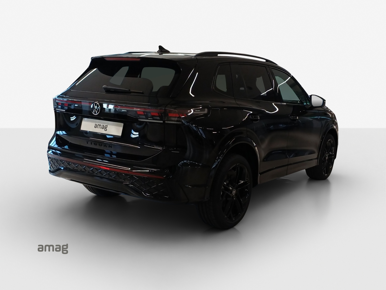 VW Tiguan 2.0 TSI DSG R-Line Plus 4Motion-image-4