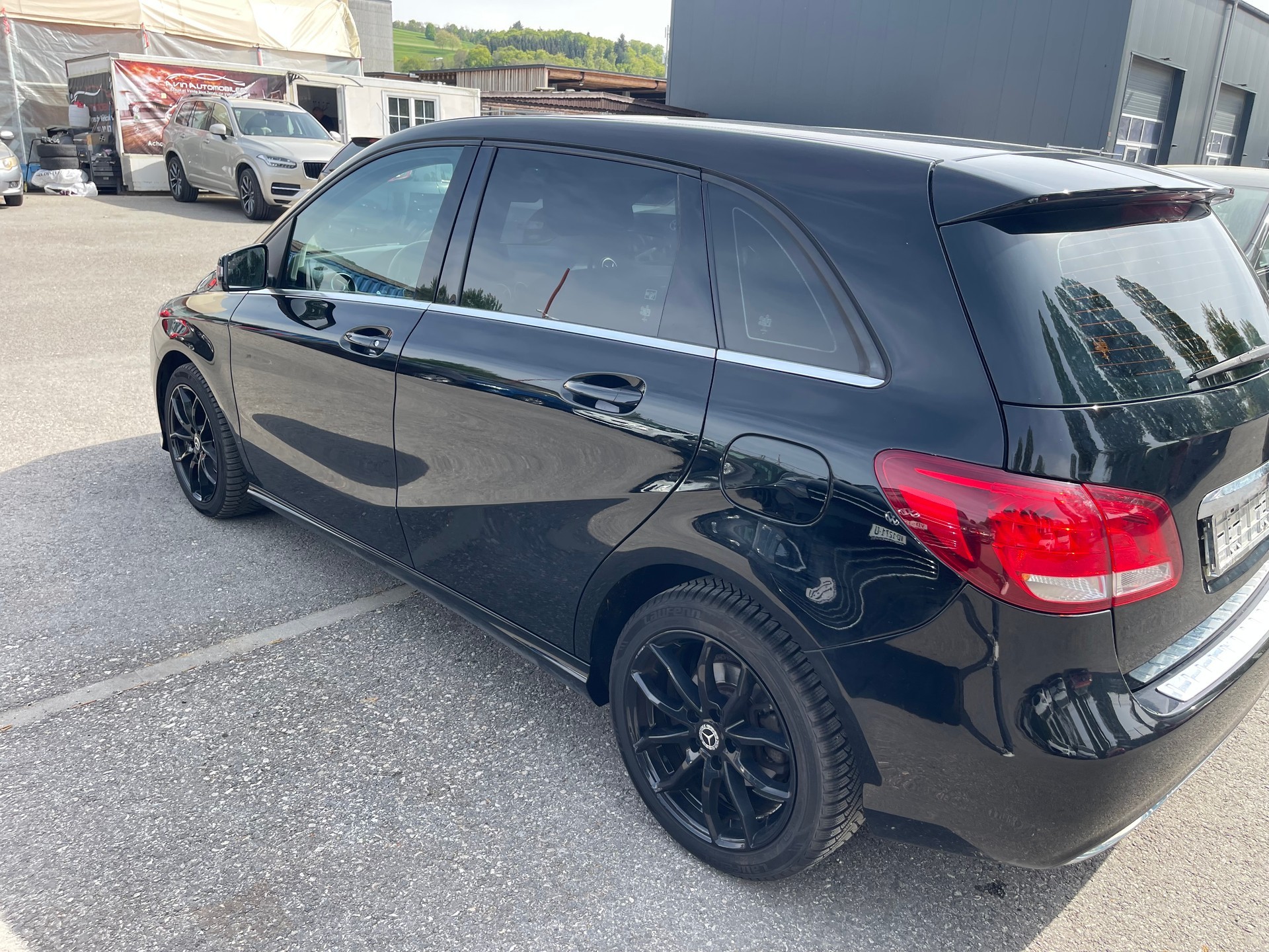 MERCEDES-BENZ B 180 AMG Line 7G-DCT-image-5