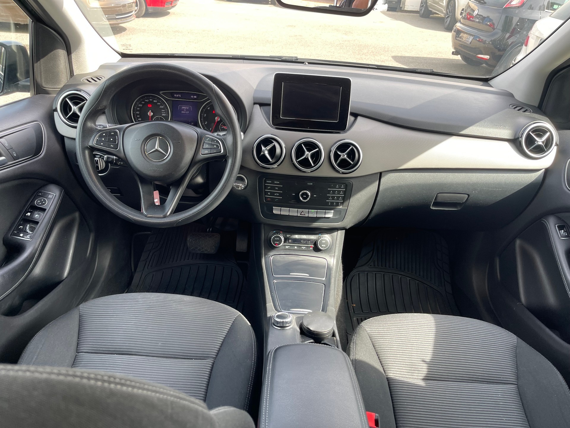MERCEDES-BENZ B 180 AMG Line 7G-DCT-image-7