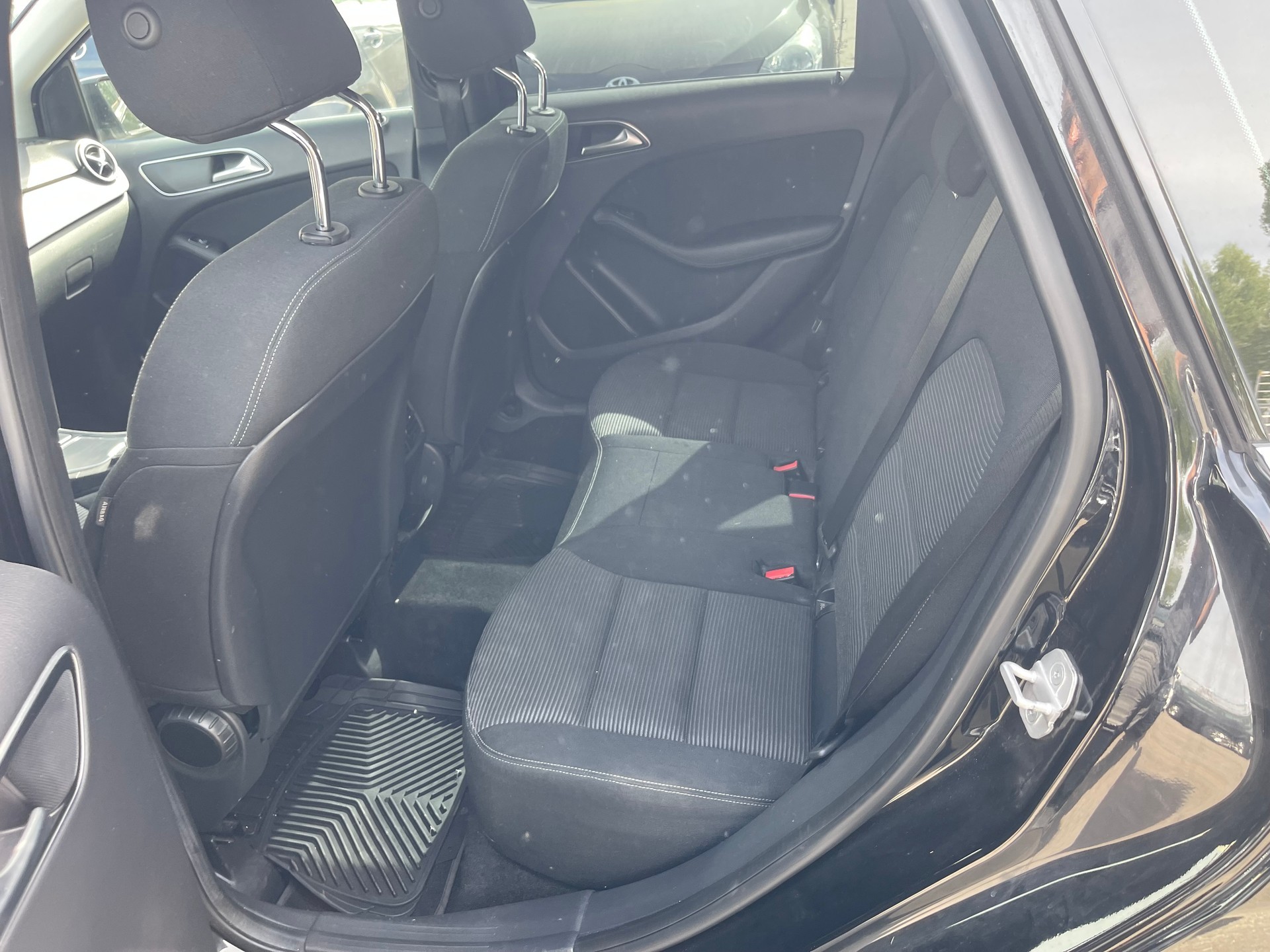 MERCEDES-BENZ B 180 AMG Line 7G-DCT-image-8