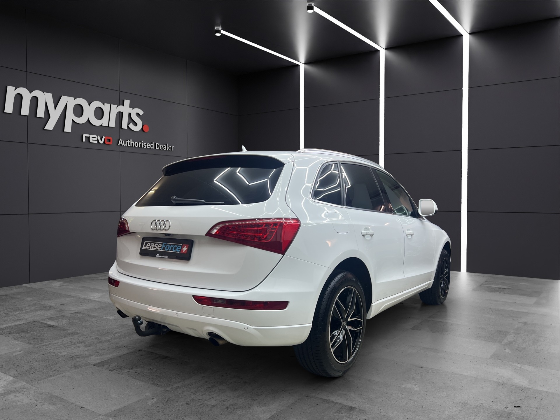 AUDI Q5 2.0 TFSI quattro S-tronic-image-4