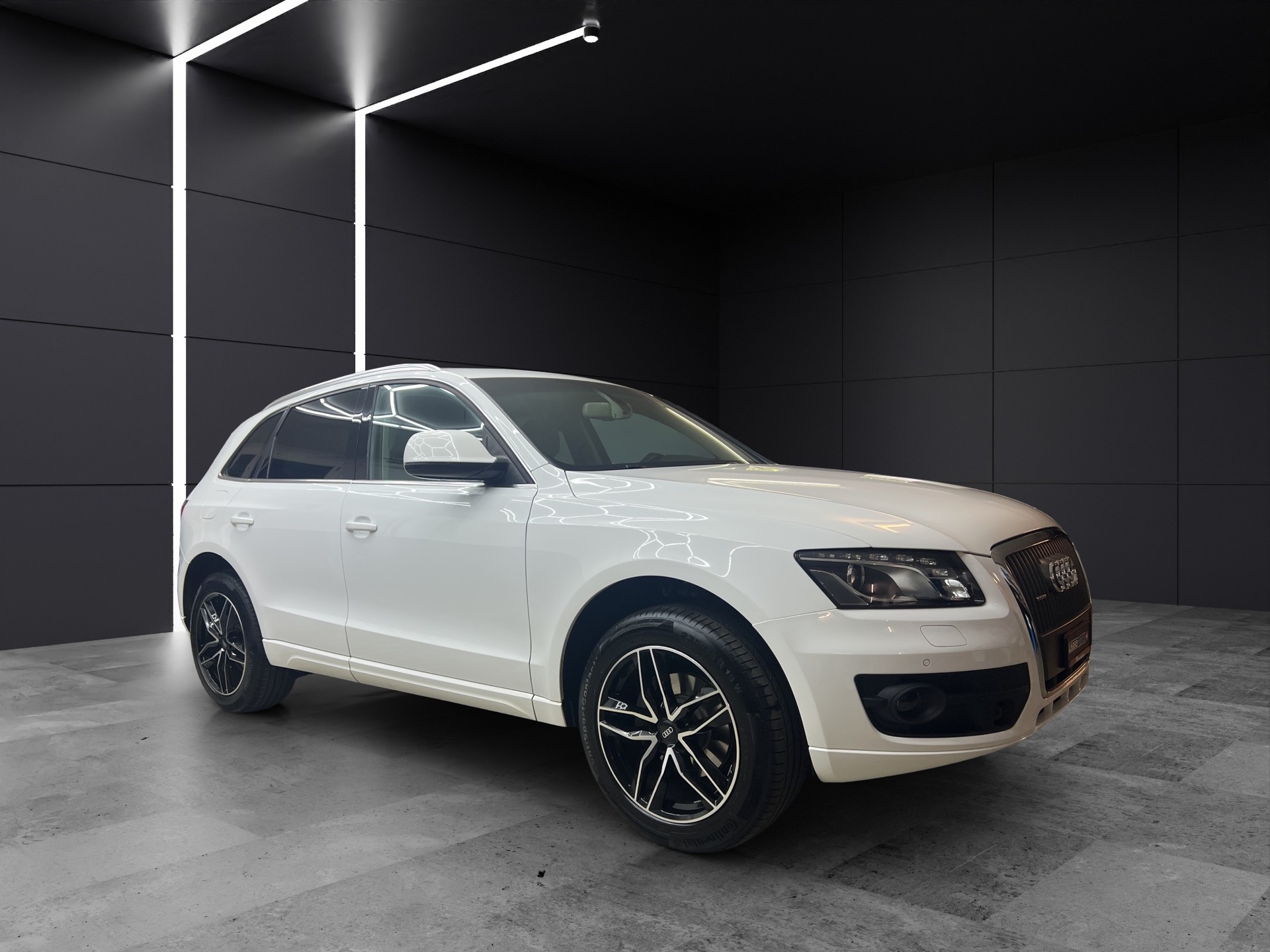 AUDI Q5 2.0 TFSI quattro S-tronic-image-2