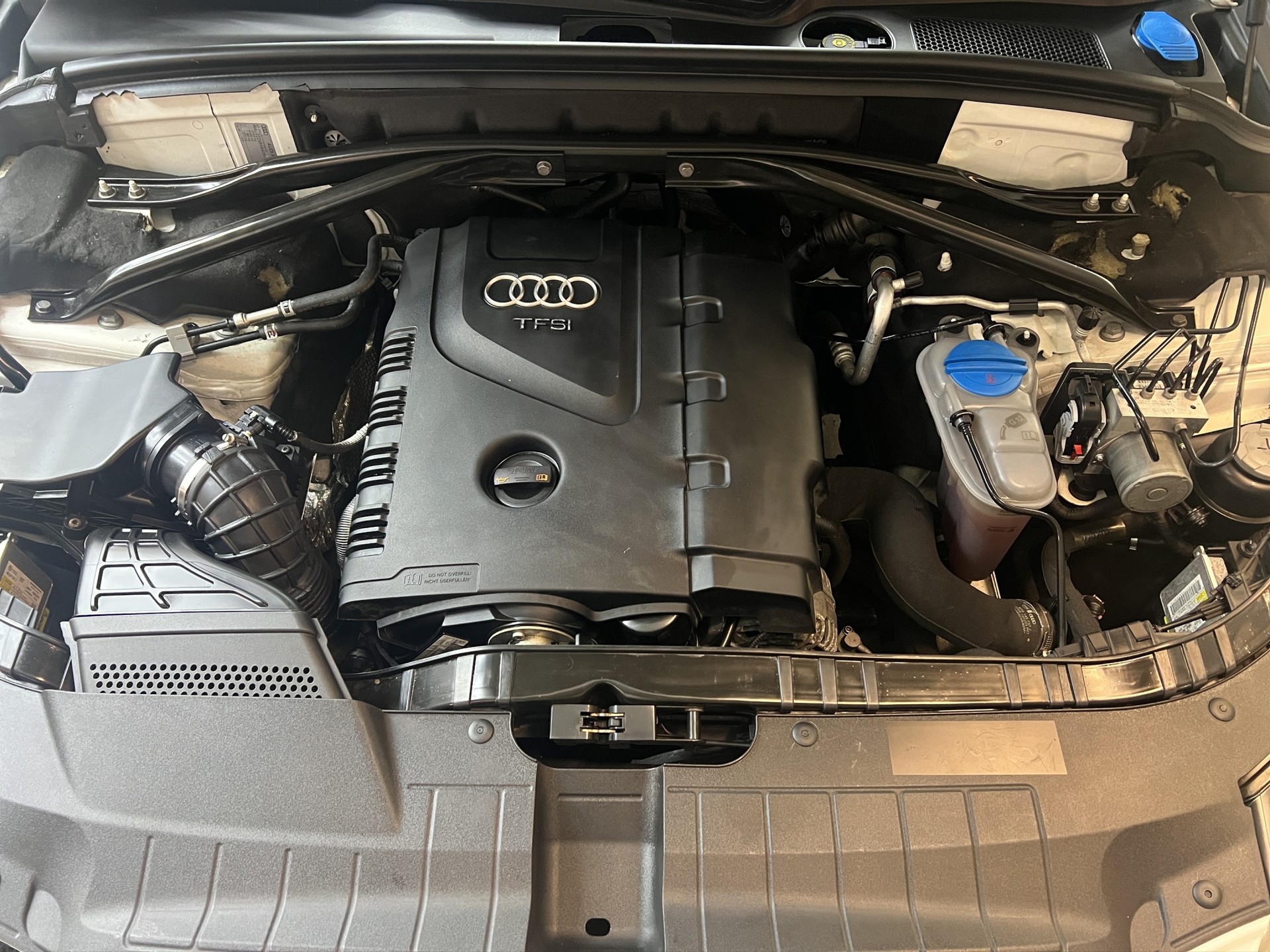 AUDI Q5 2.0 TFSI quattro S-tronic-image-14