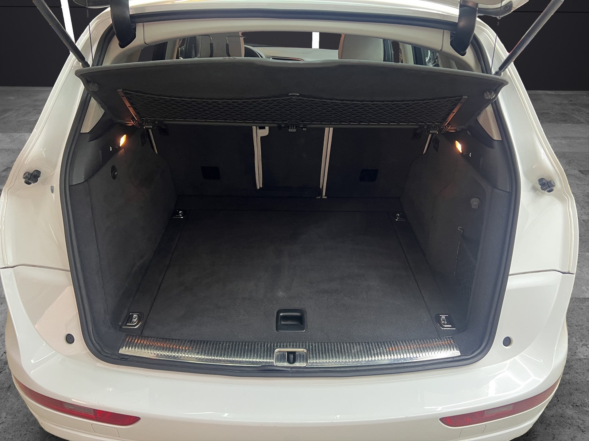 AUDI Q5 2.0 TFSI quattro S-tronic-image-13
