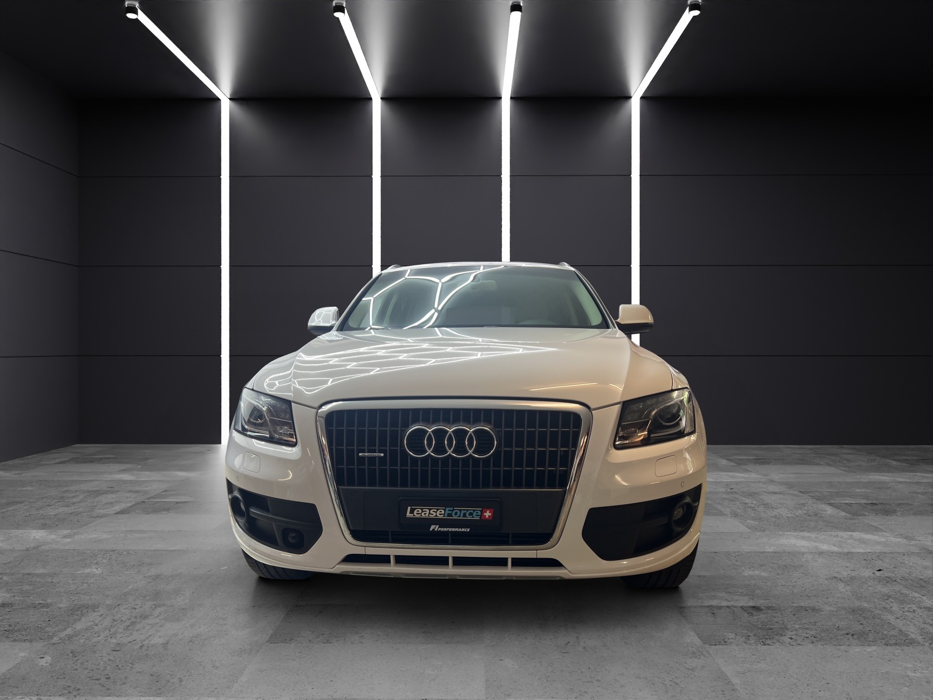 AUDI Q5 2.0 TFSI quattro S-tronic-image-1