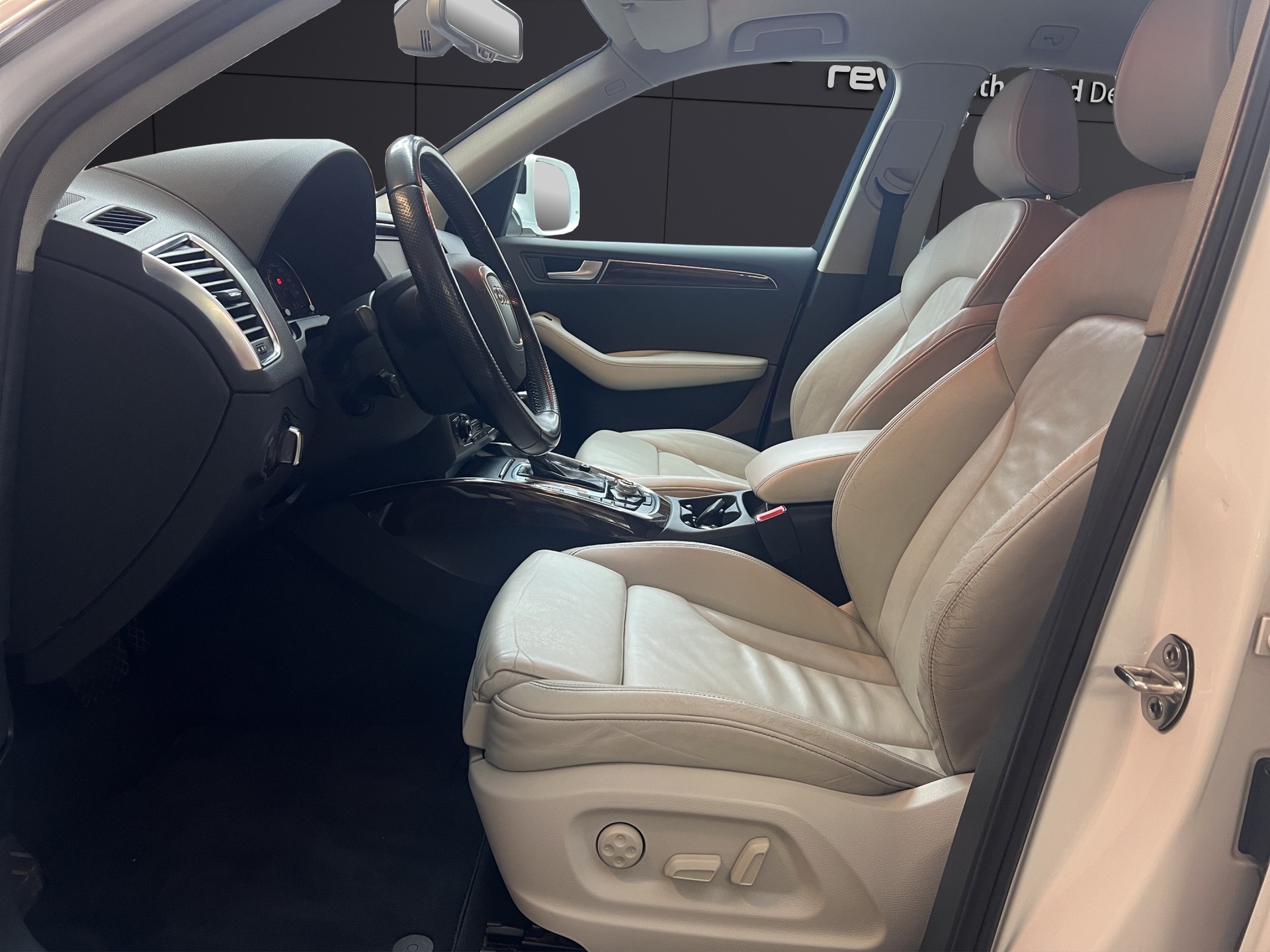 AUDI Q5 2.0 TFSI quattro S-tronic-image-7