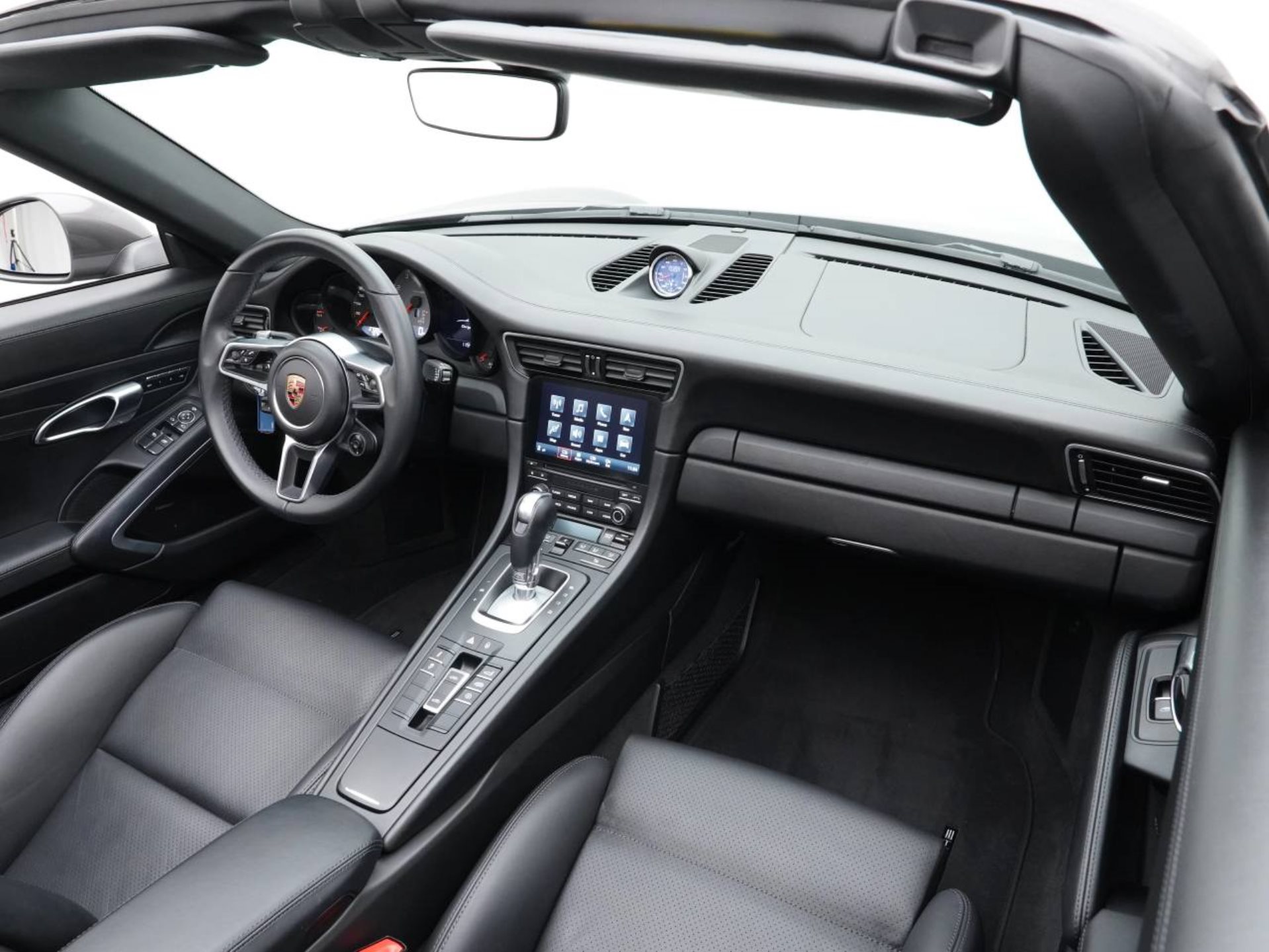PORSCHE 911 Targa 4S-image-24
