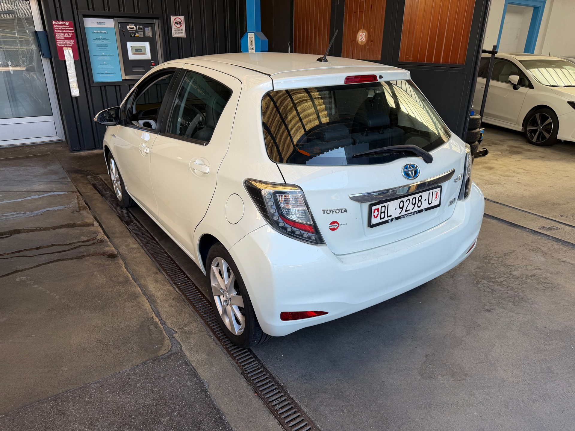 TOYOTA Yaris 1.5 VVT-i Hybrid Sol CVT-image-1