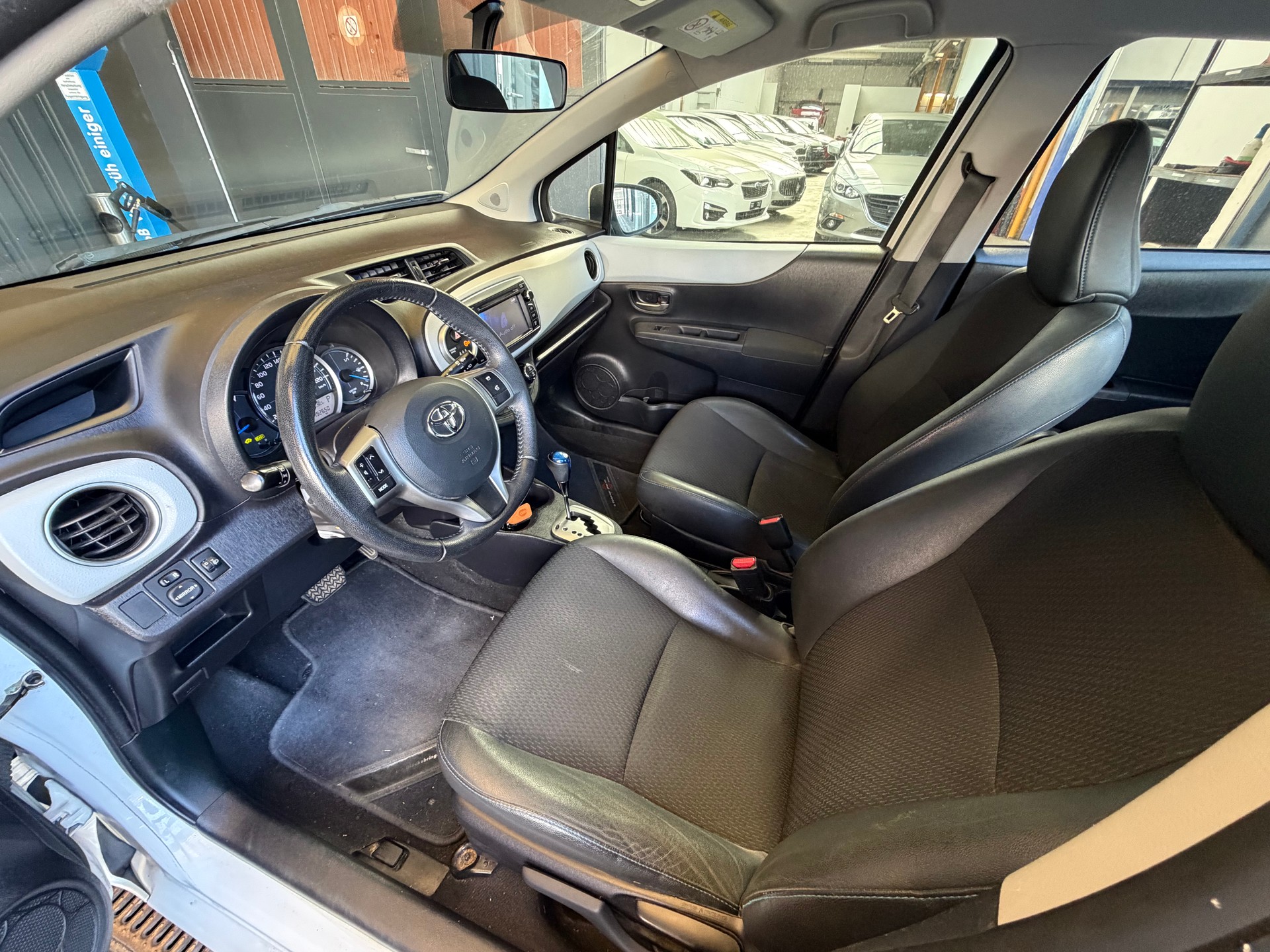 TOYOTA Yaris 1.5 VVT-i Hybrid Sol CVT-image-9