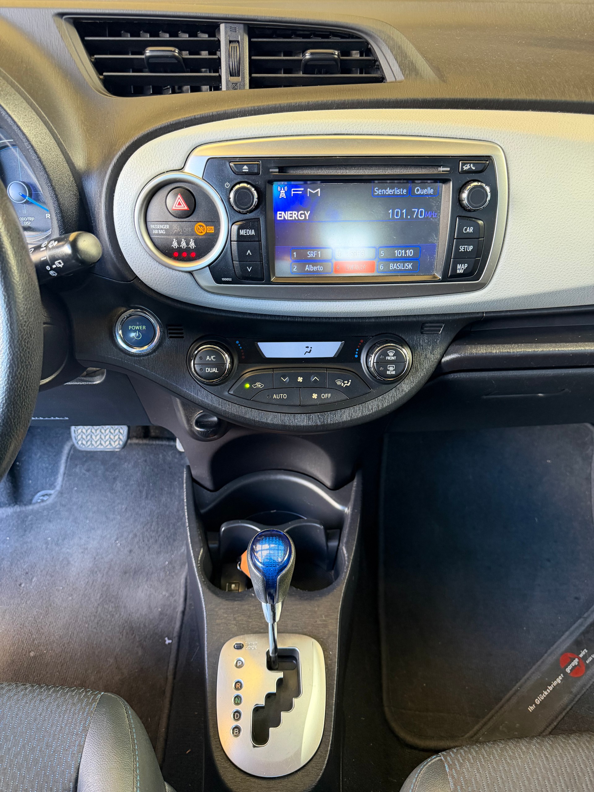 TOYOTA Yaris 1.5 VVT-i Hybrid Sol CVT-image-5