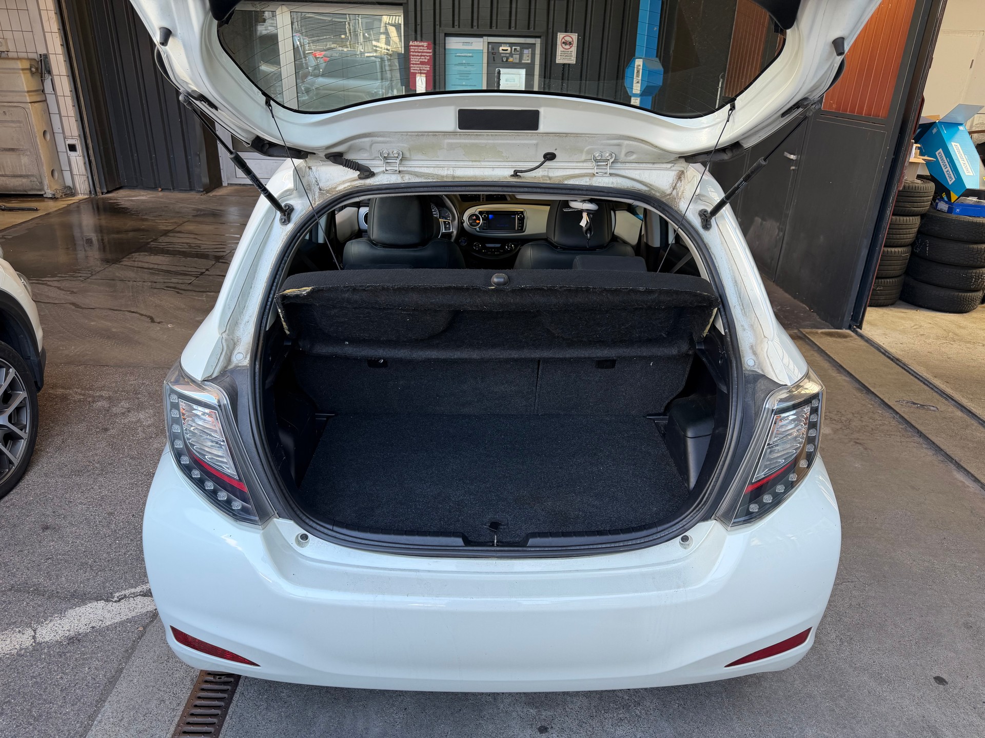 TOYOTA Yaris 1.5 VVT-i Hybrid Sol CVT-image-11
