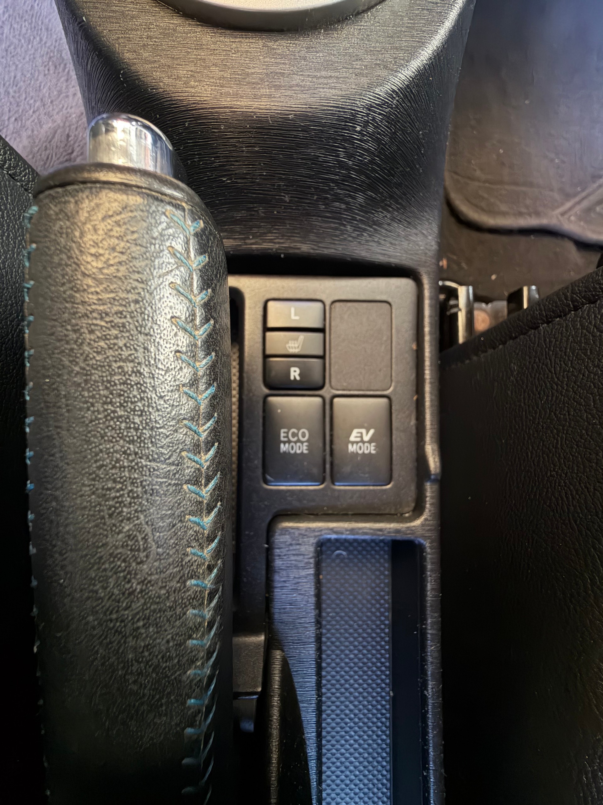 TOYOTA Yaris 1.5 VVT-i Hybrid Sol CVT-image-8