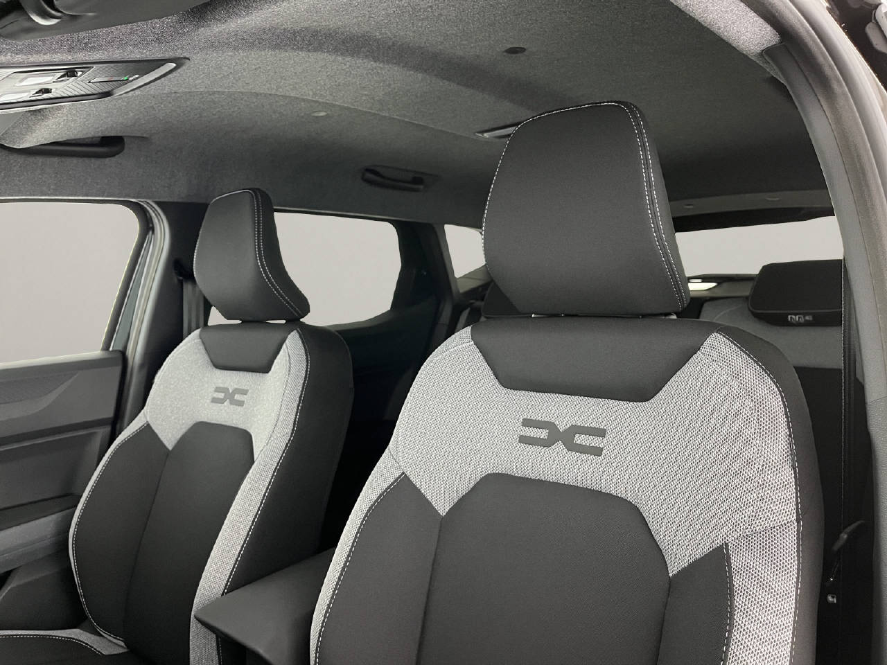 DACIA Duster 1.2 Hybrid Journey 4WD-image-14