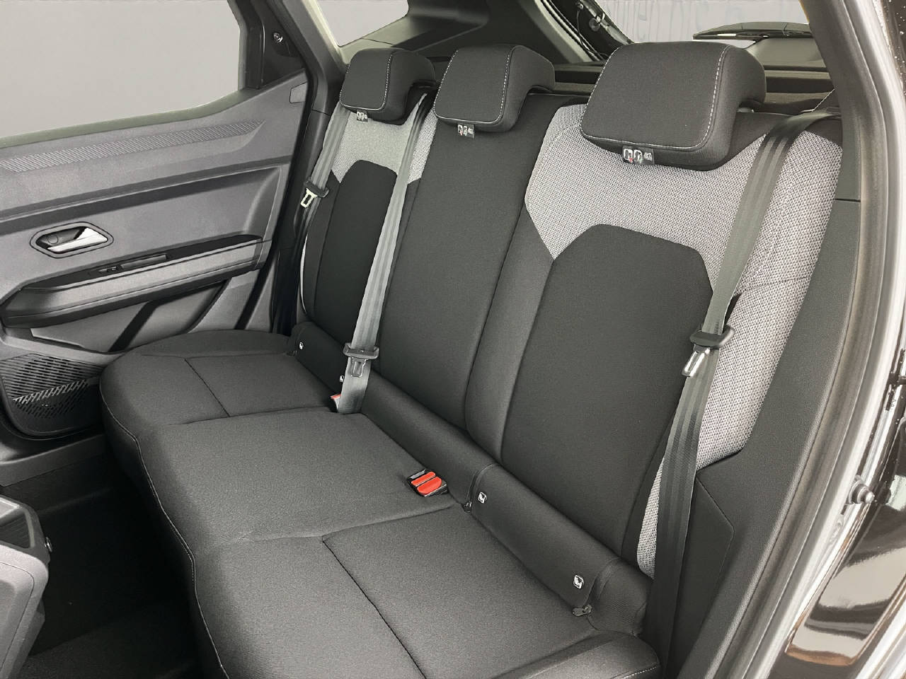 DACIA Duster 1.2 Hybrid Journey 4WD-image-16