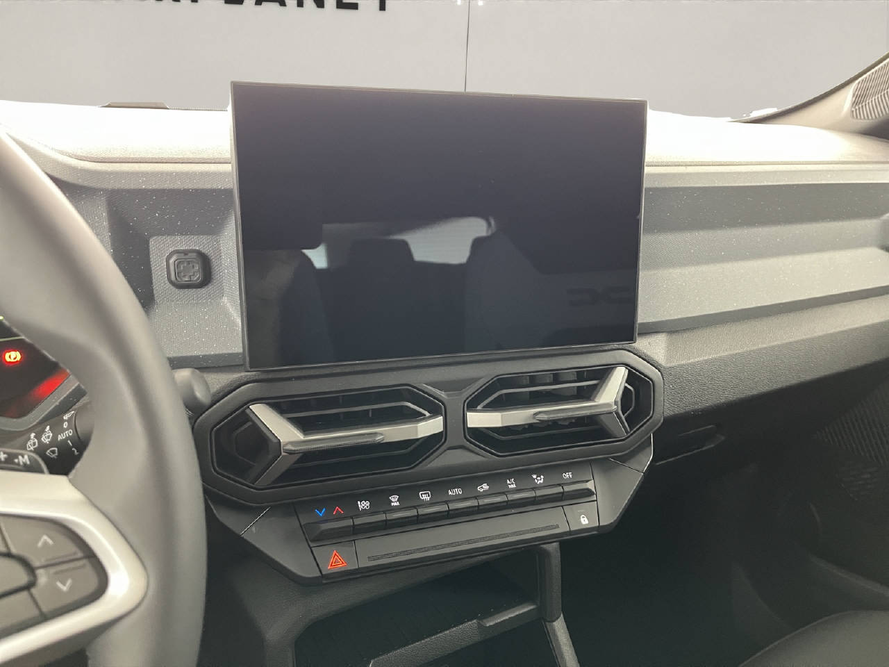 DACIA Duster 1.2 Hybrid Journey 4WD-image-11