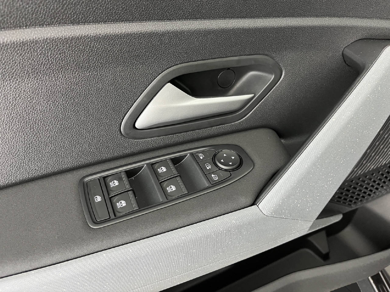 DACIA Duster 1.2 Hybrid Journey 4WD-image-13