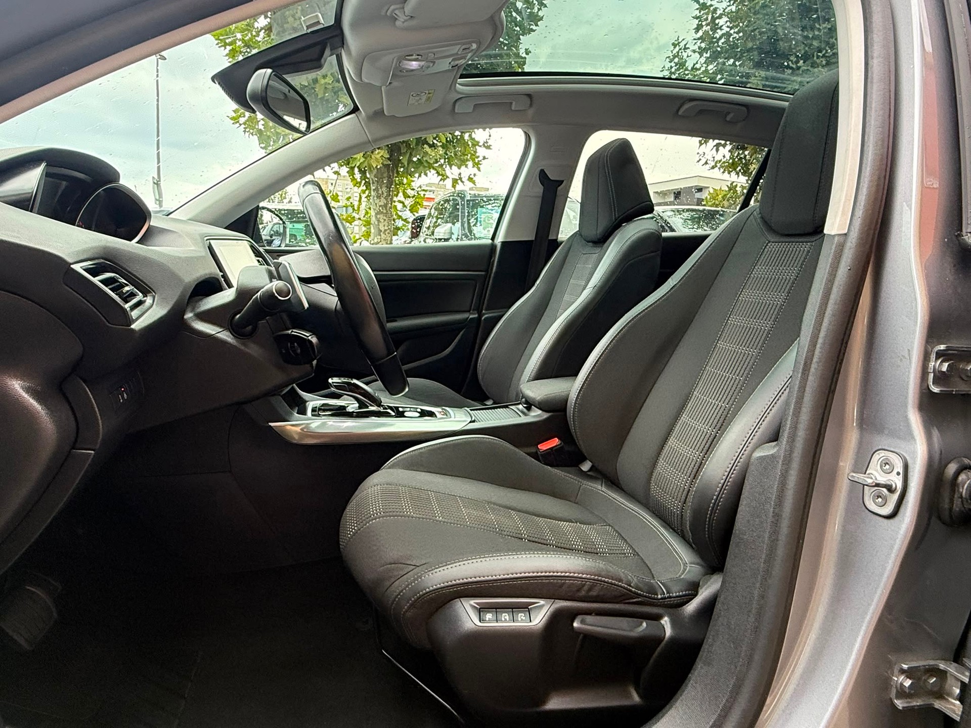 PEUGEOT 308 1.2 Pure Tech Style EAT8-image-8