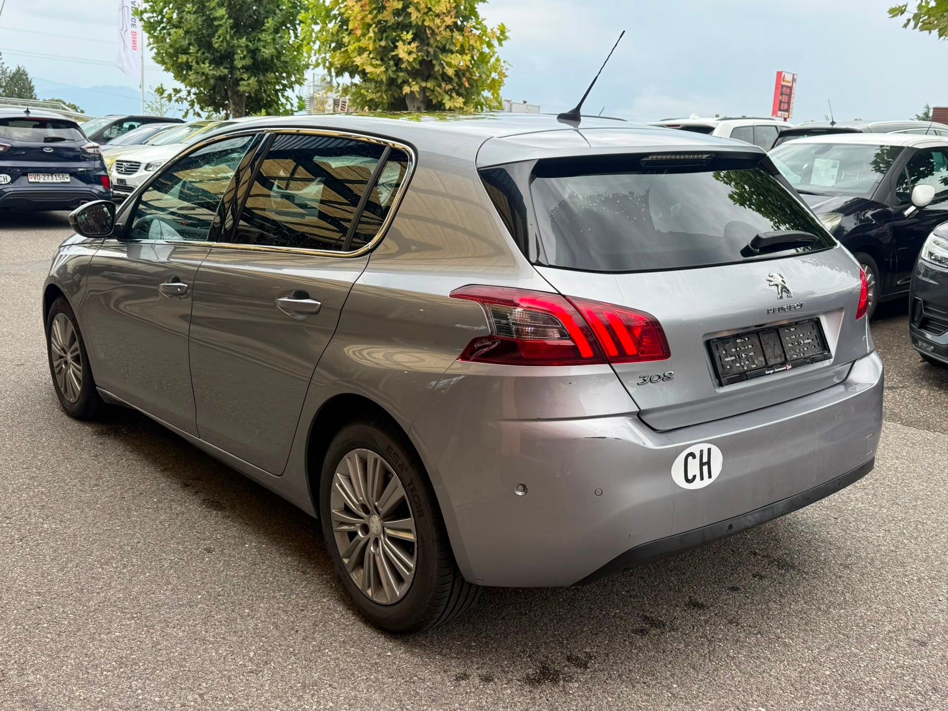 PEUGEOT 308 1.2 Pure Tech Style EAT8-image-2