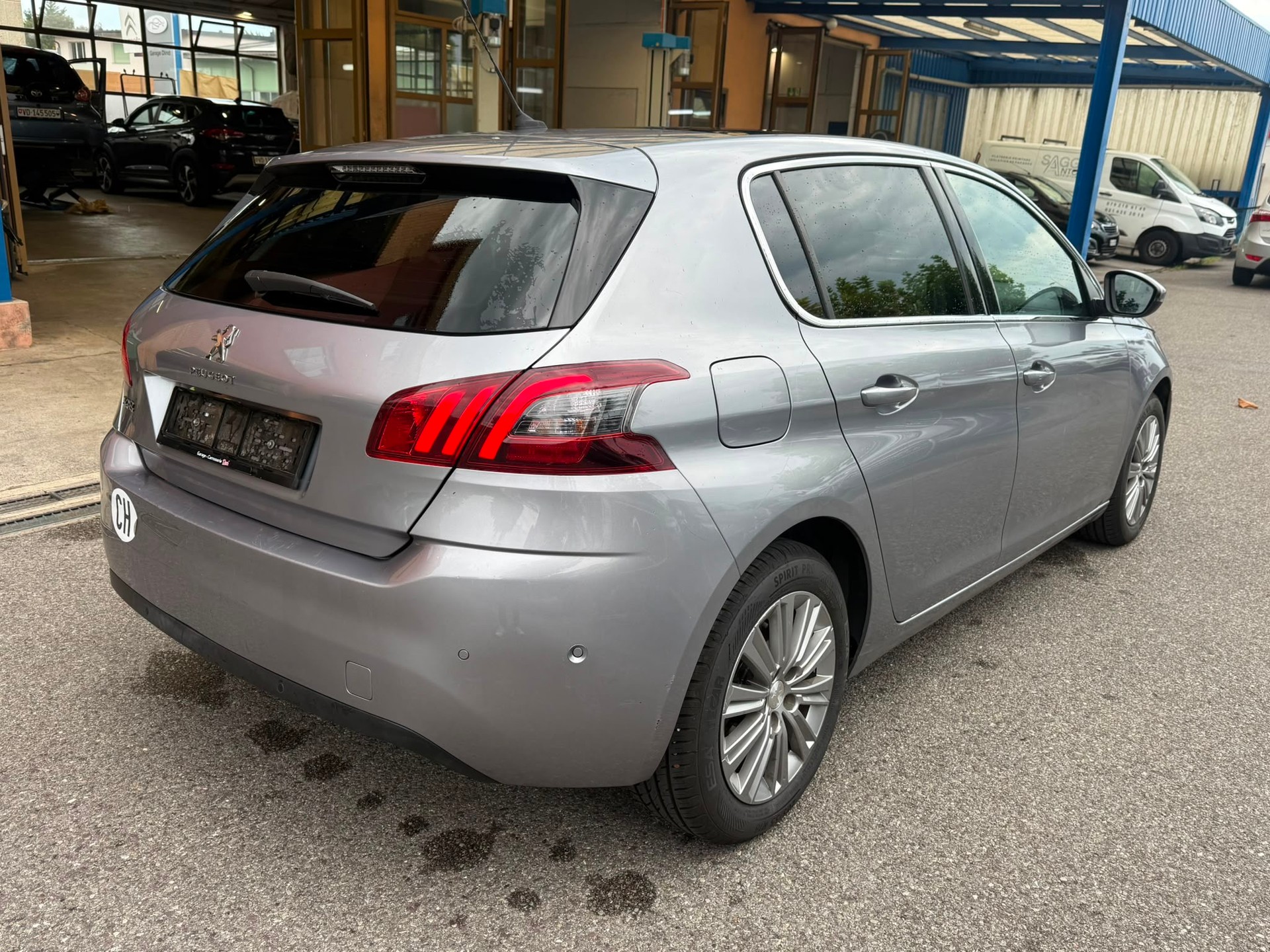 PEUGEOT 308 1.2 Pure Tech Style EAT8-image-5