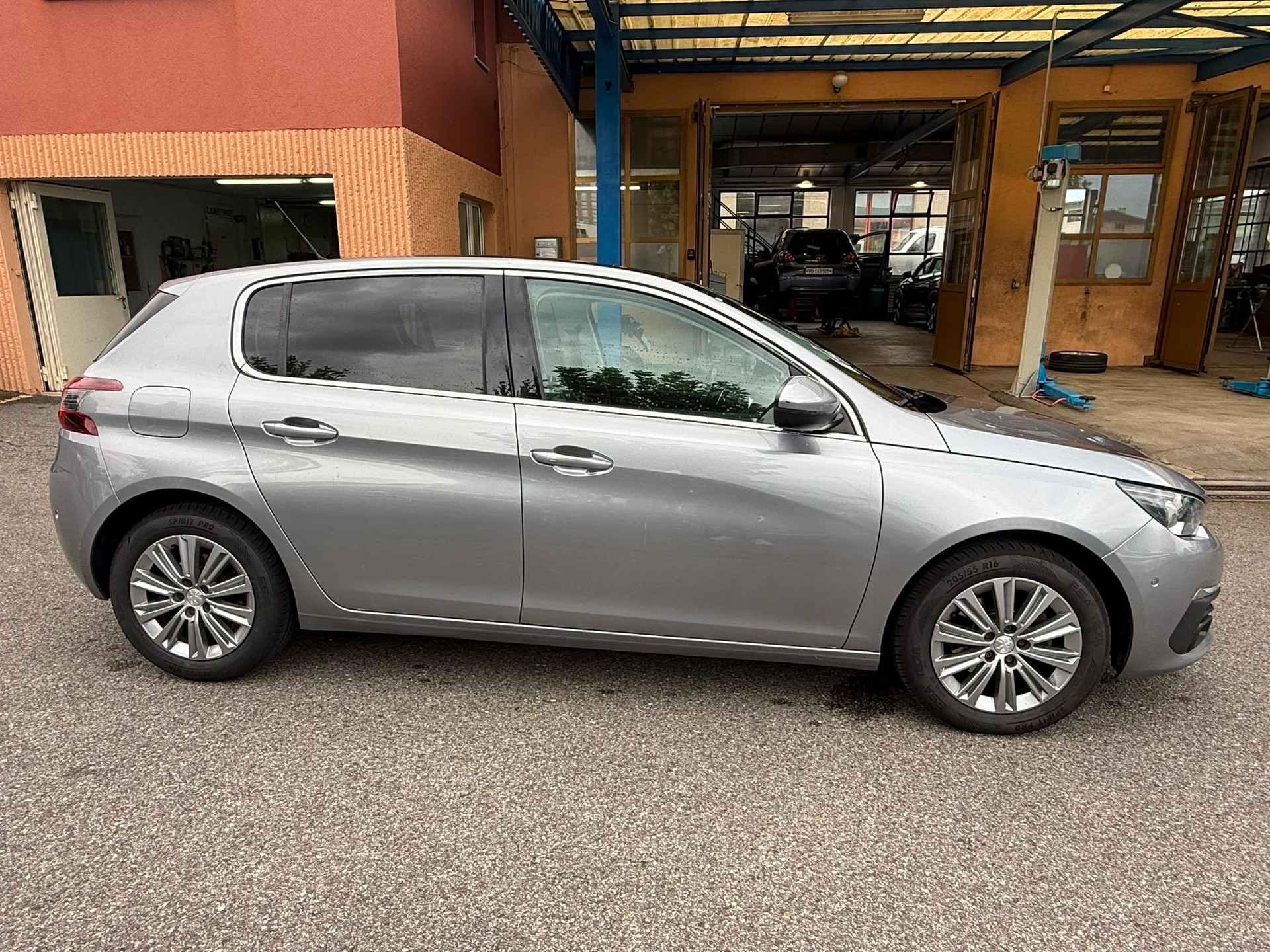 PEUGEOT 308 1.2 Pure Tech Style EAT8-image-3