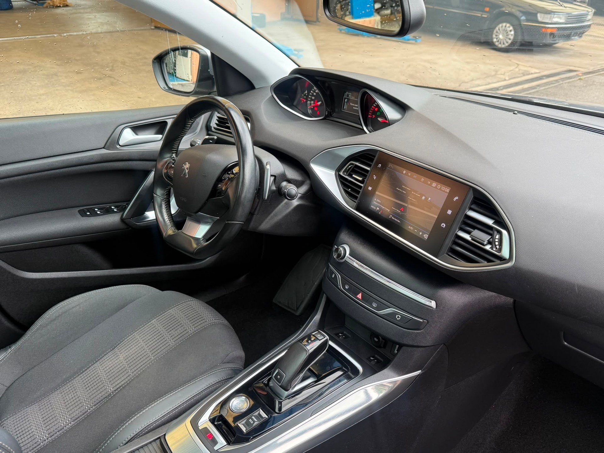 PEUGEOT 308 1.2 Pure Tech Style EAT8-image-7