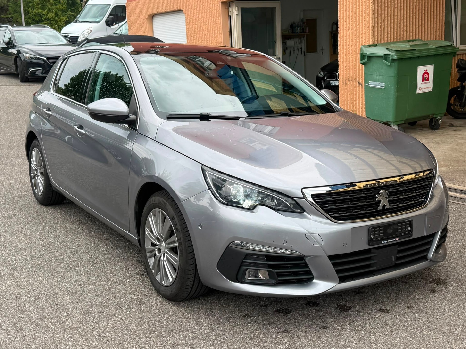 PEUGEOT 308 1.2 Pure Tech Style EAT8-image-1