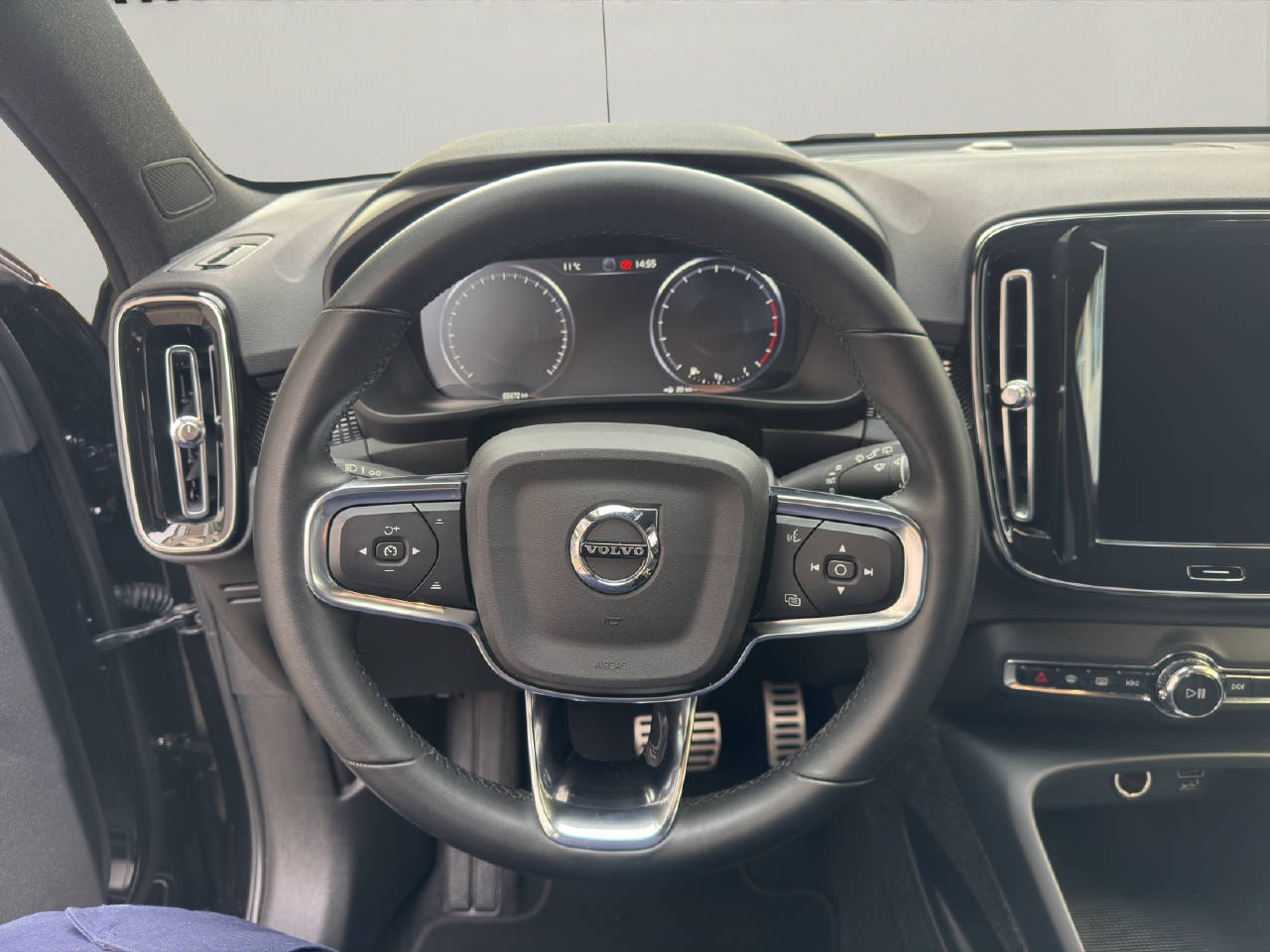 VOLVO XC40 2.0 B4 MH AWD R-Design-image-7