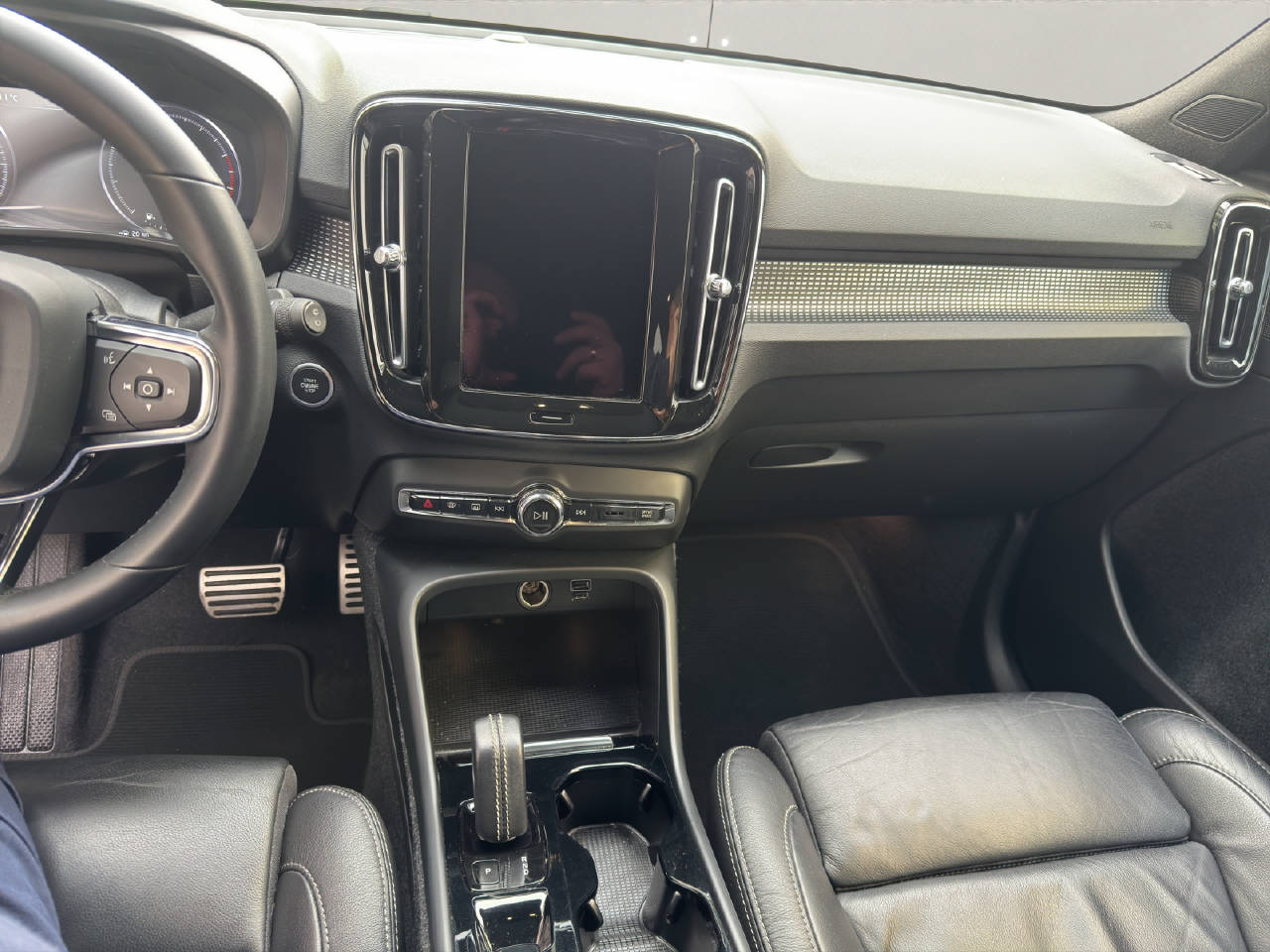 VOLVO XC40 2.0 B4 MH AWD R-Design-image-11