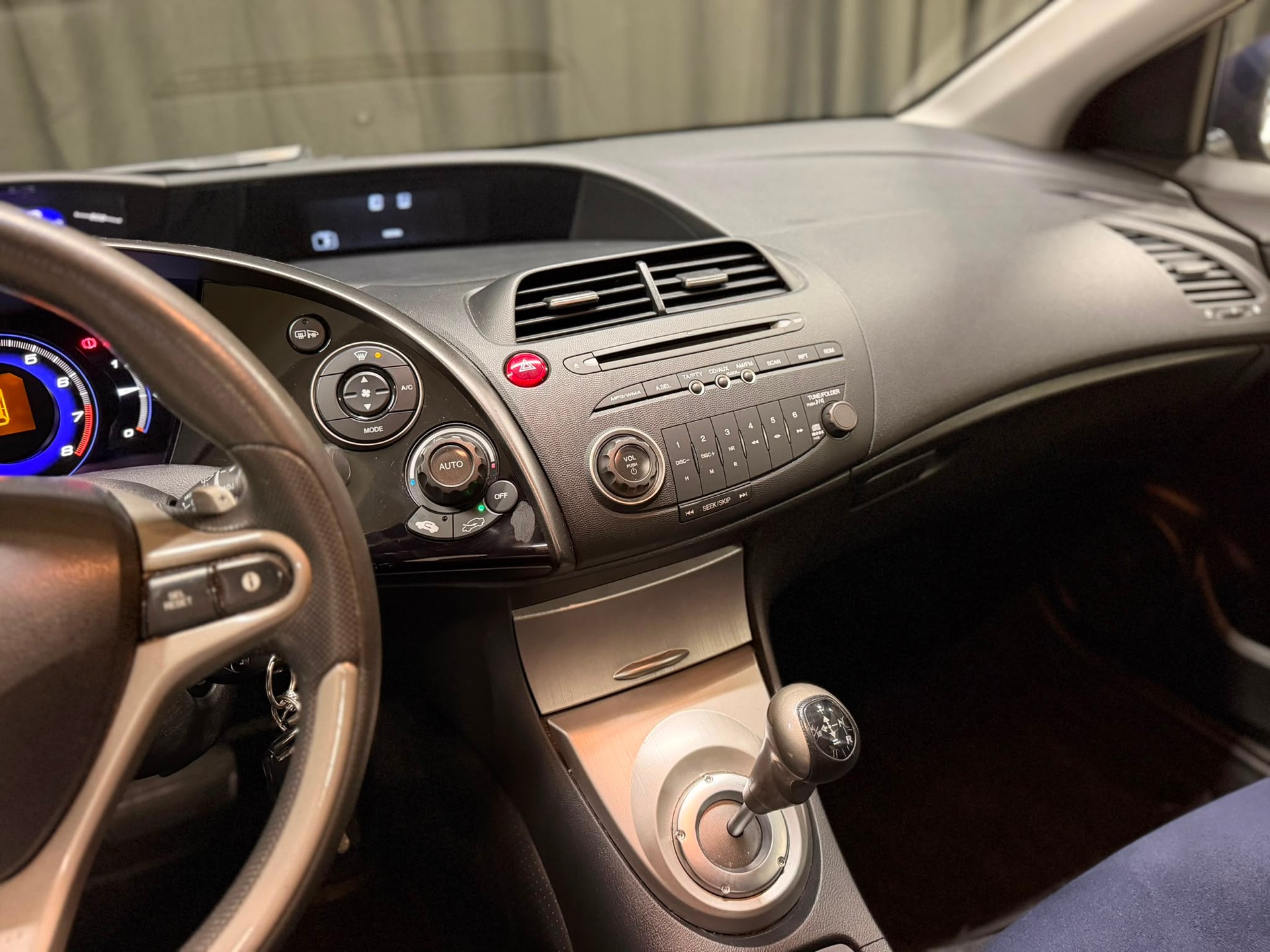 HONDA Civic 1.8i Comfort-image-8