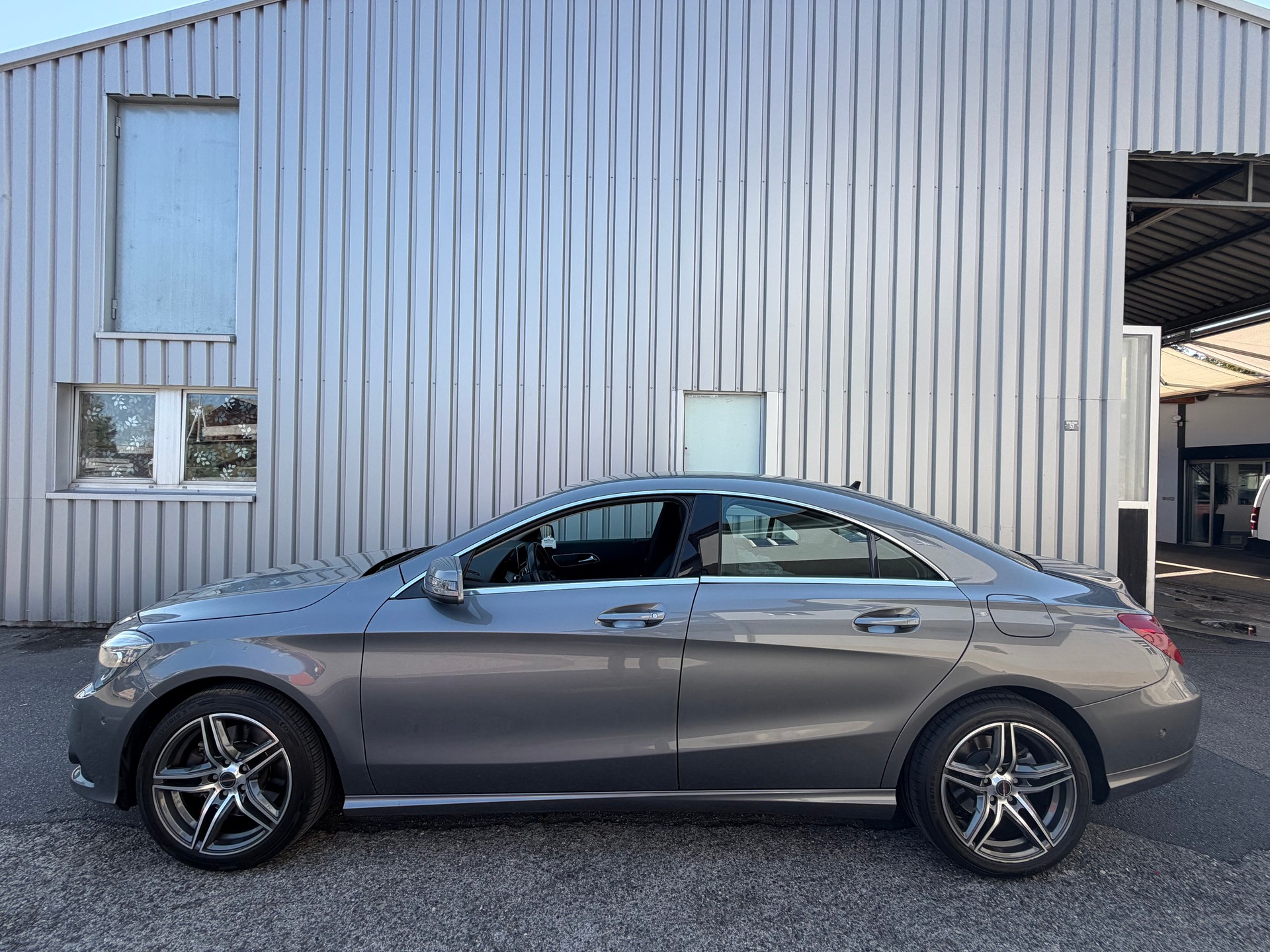 MERCEDES-BENZ CLA 250 7G-DCT 4Matic-image-3