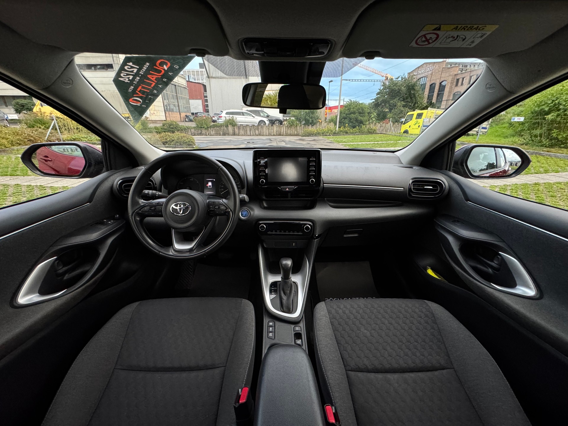 TOYOTA Yaris 1.5 Style e-CVT-image-10
