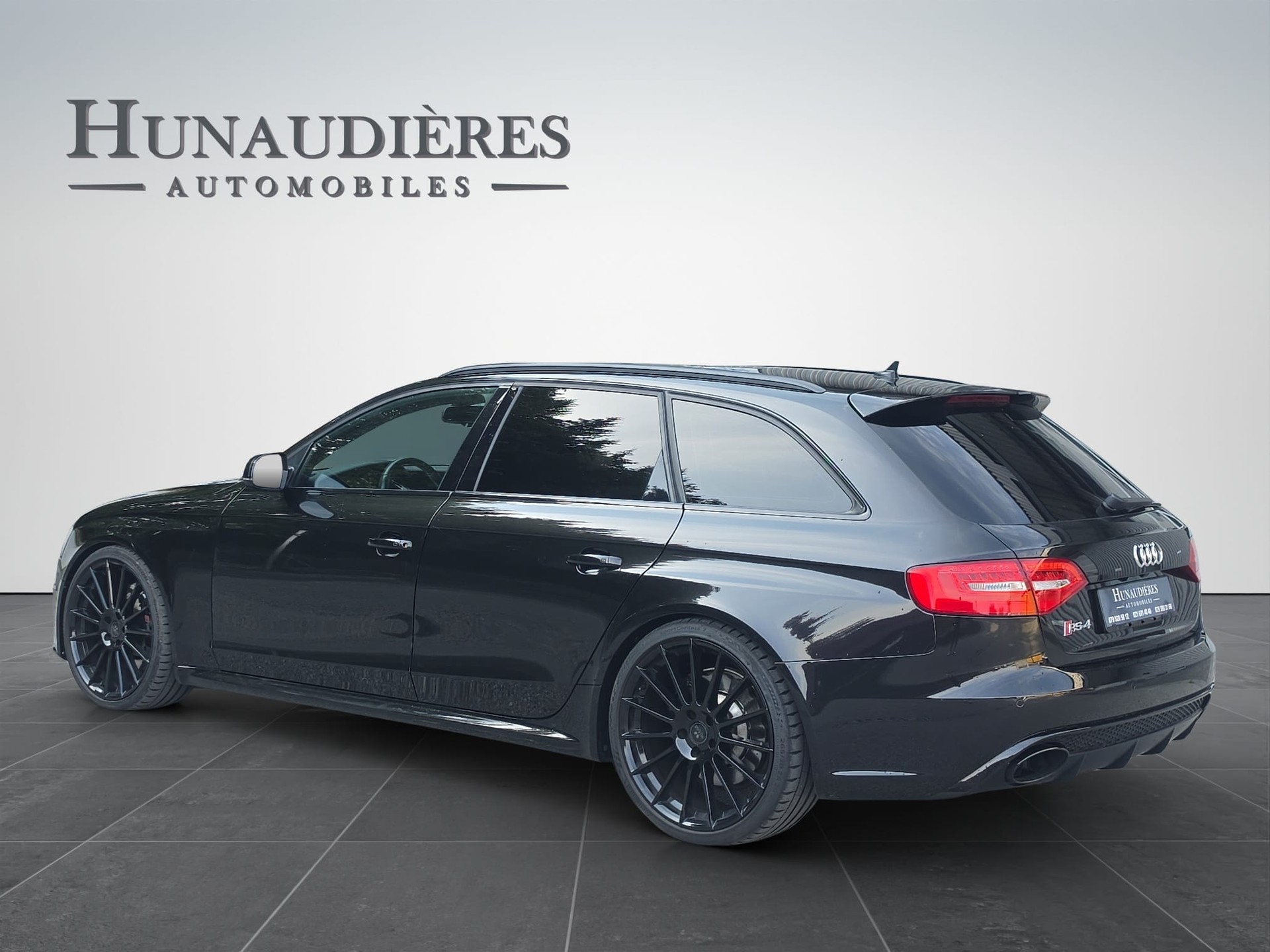AUDI RS4 Avant 4.2 FSI V8 quattro S-tronic-image-2