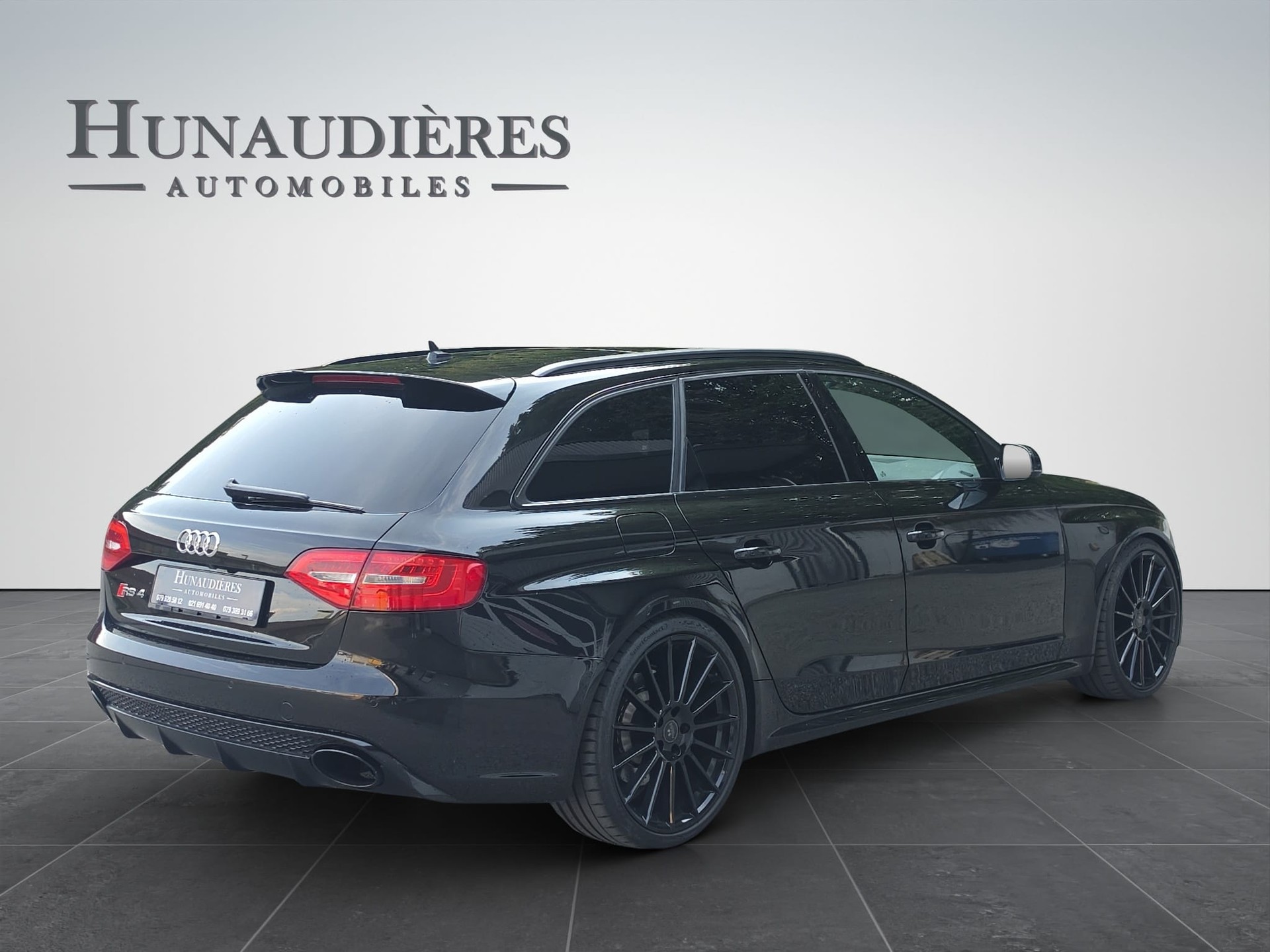 AUDI RS4 Avant 4.2 FSI V8 quattro S-tronic-image-3