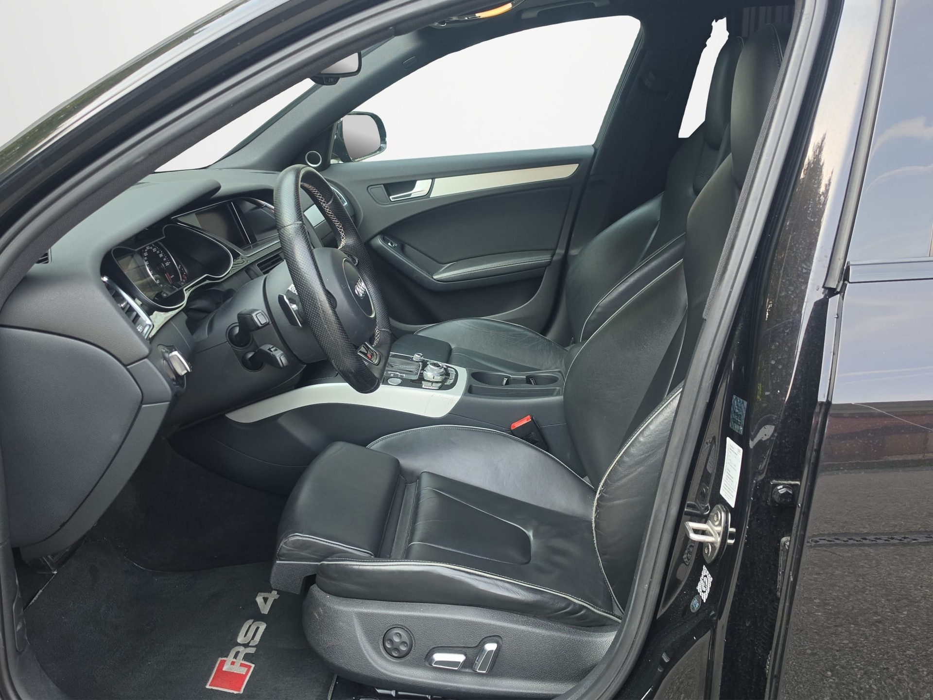 AUDI RS4 Avant 4.2 FSI V8 quattro S-tronic-image-9