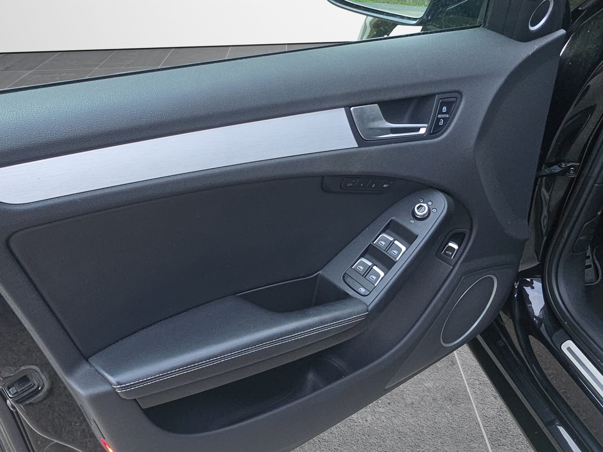 AUDI RS4 Avant 4.2 FSI V8 quattro S-tronic-image-11