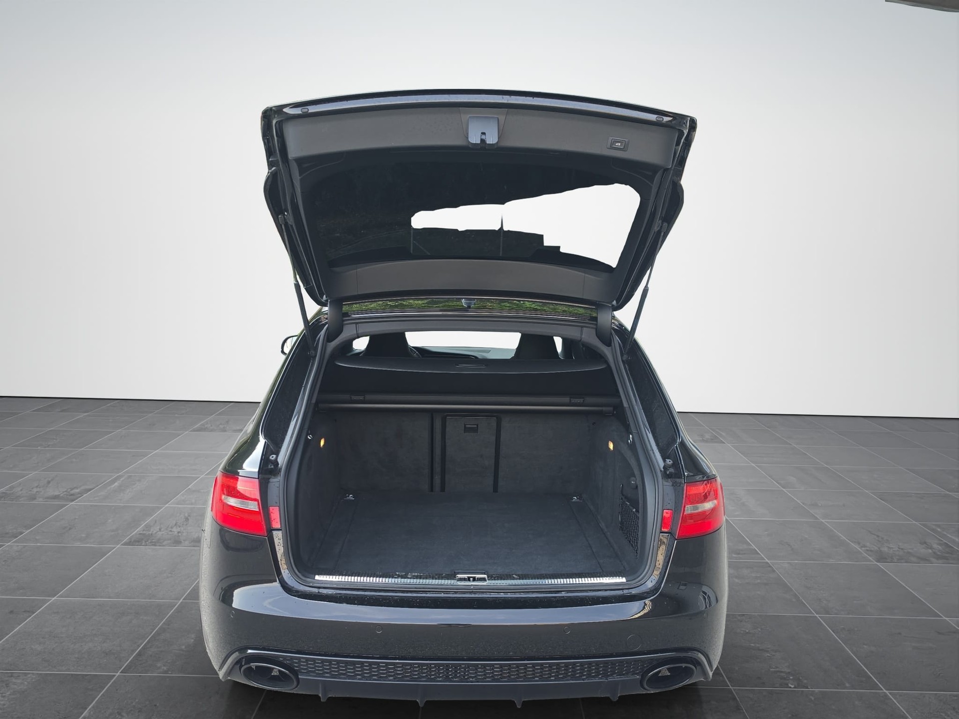 AUDI RS4 Avant 4.2 FSI V8 quattro S-tronic-image-13
