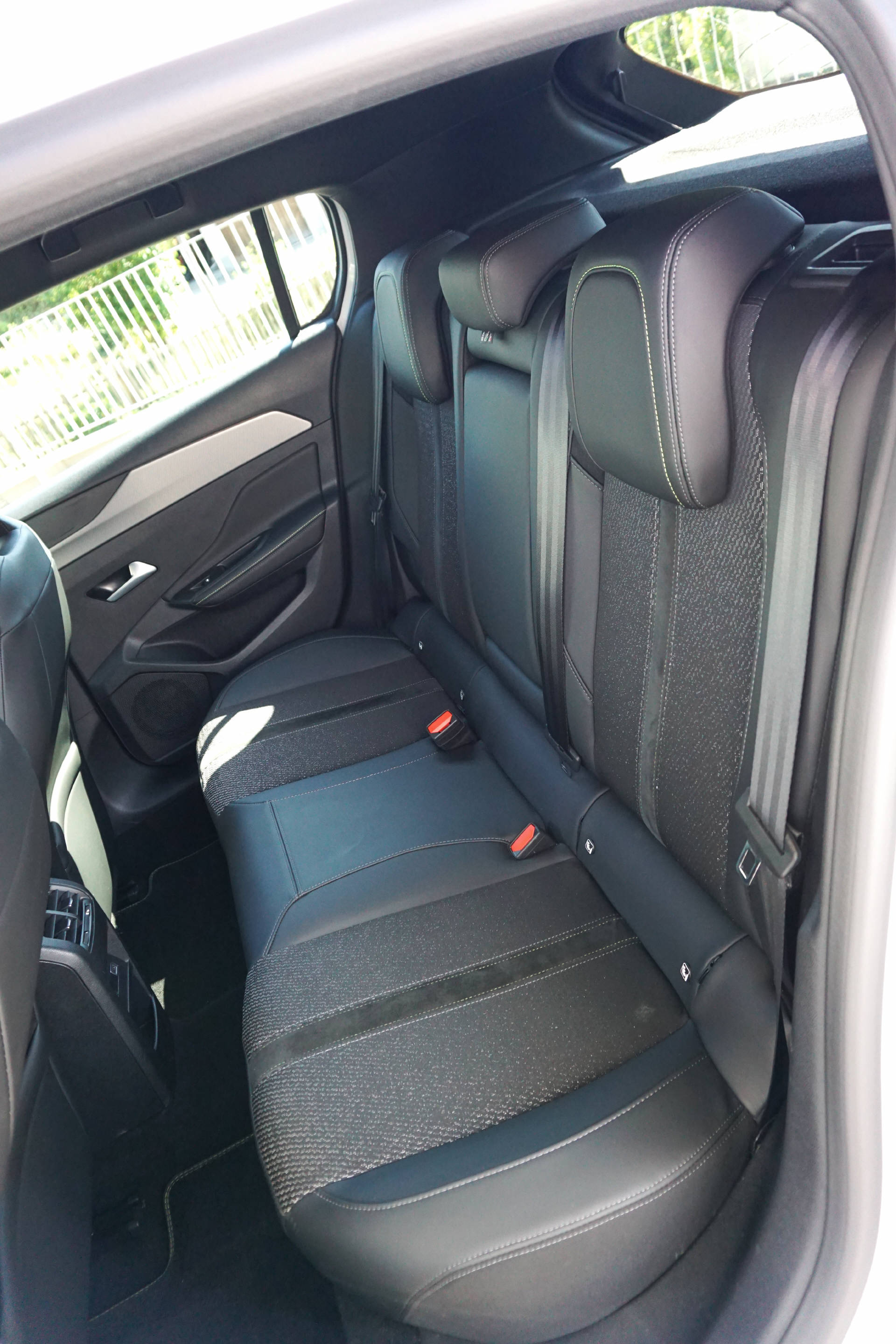 PEUGEOT 308 1.2 Hybrid GT-image-9