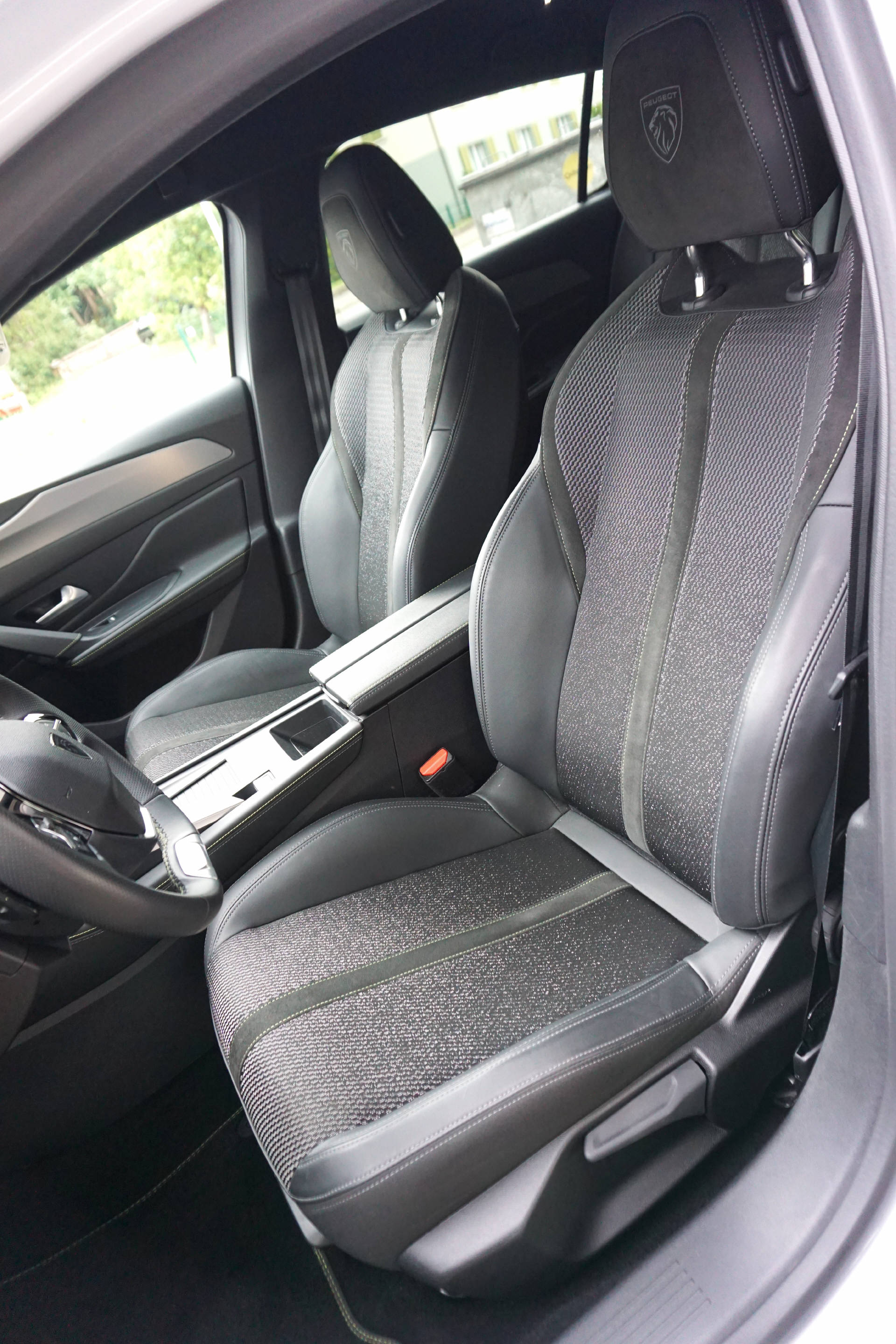 PEUGEOT 308 1.2 Hybrid GT-image-8
