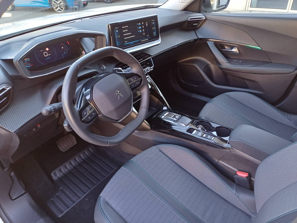 PEUGEOT 2008 1.2 PureTech 130 Allure Pack-image-4