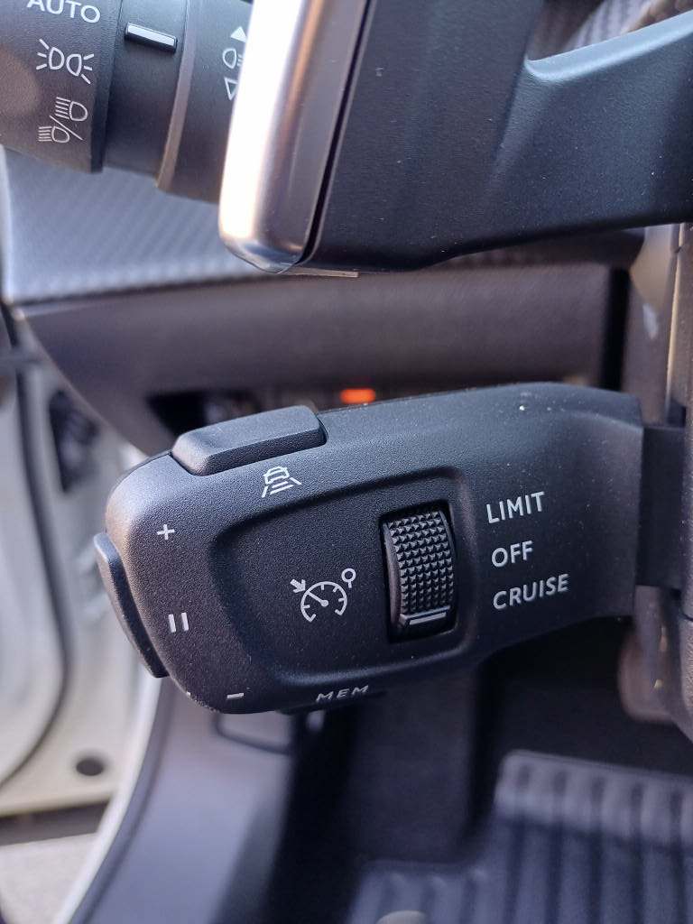 PEUGEOT 2008 1.2 PureTech 130 Allure Pack-image-7
