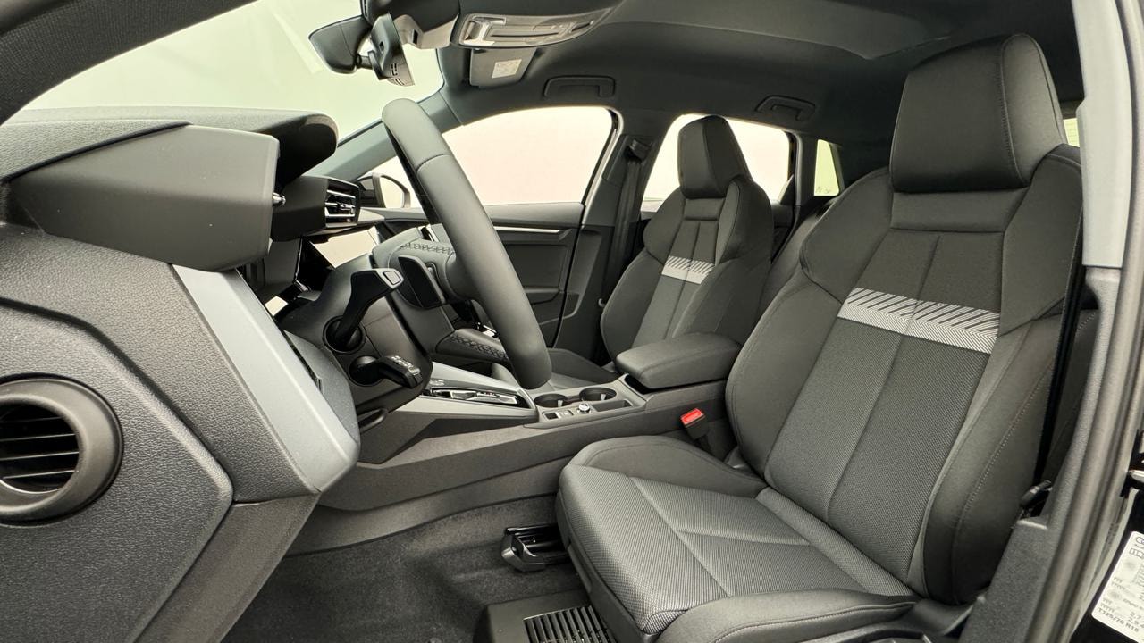 AUDI A3 Sportback 35 TFSI S line S-tronic-image-4