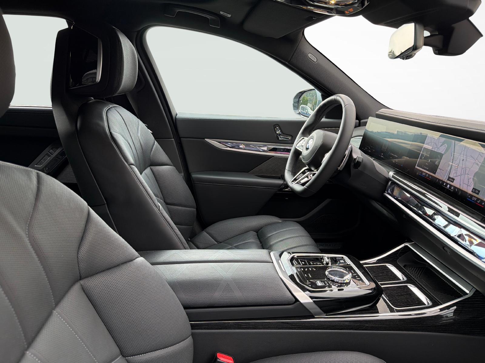 BMW 740d xDrive-image-16