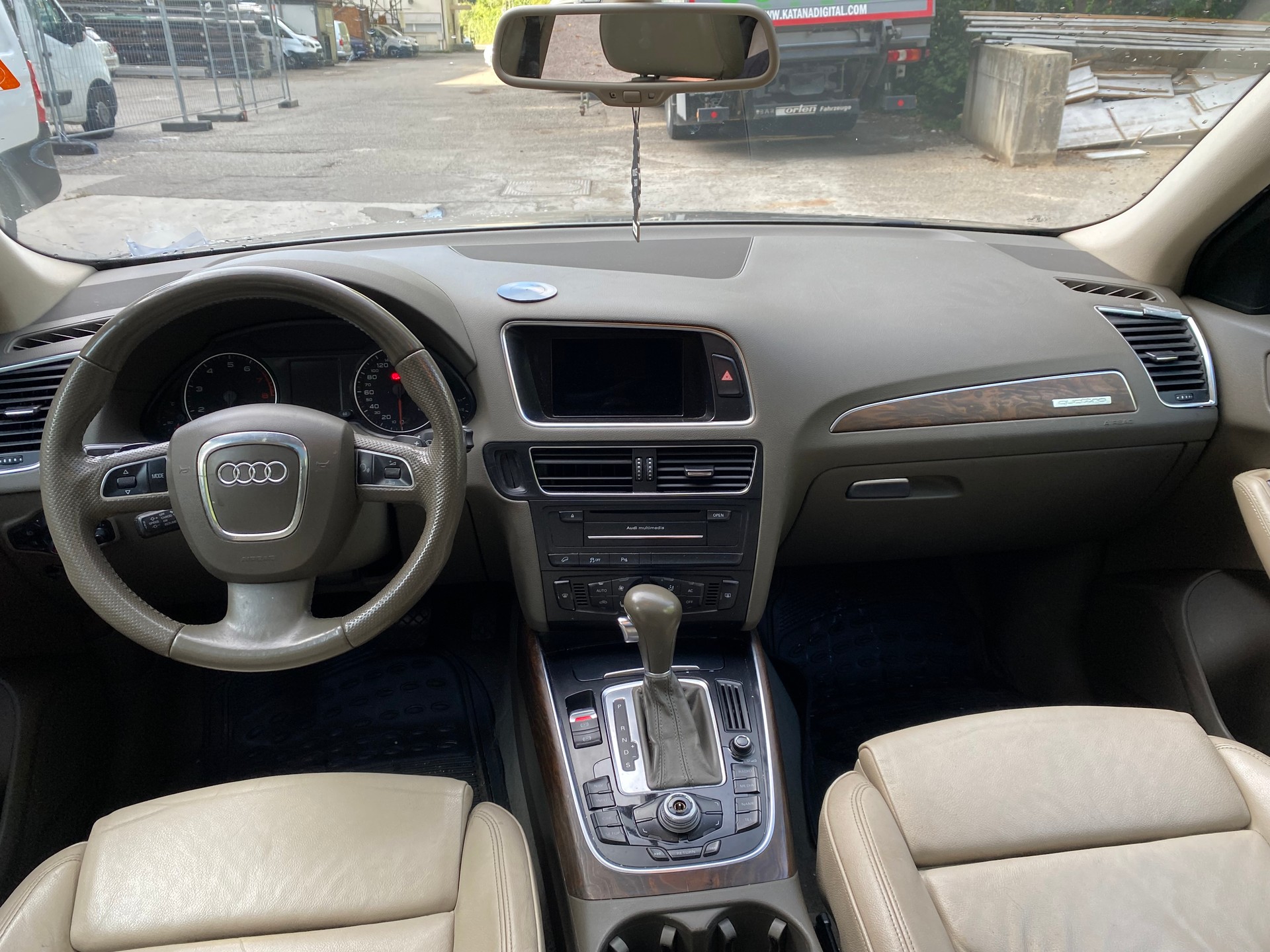 AUDI Q5 2.0 TFSI quattro S-tronic-image-4