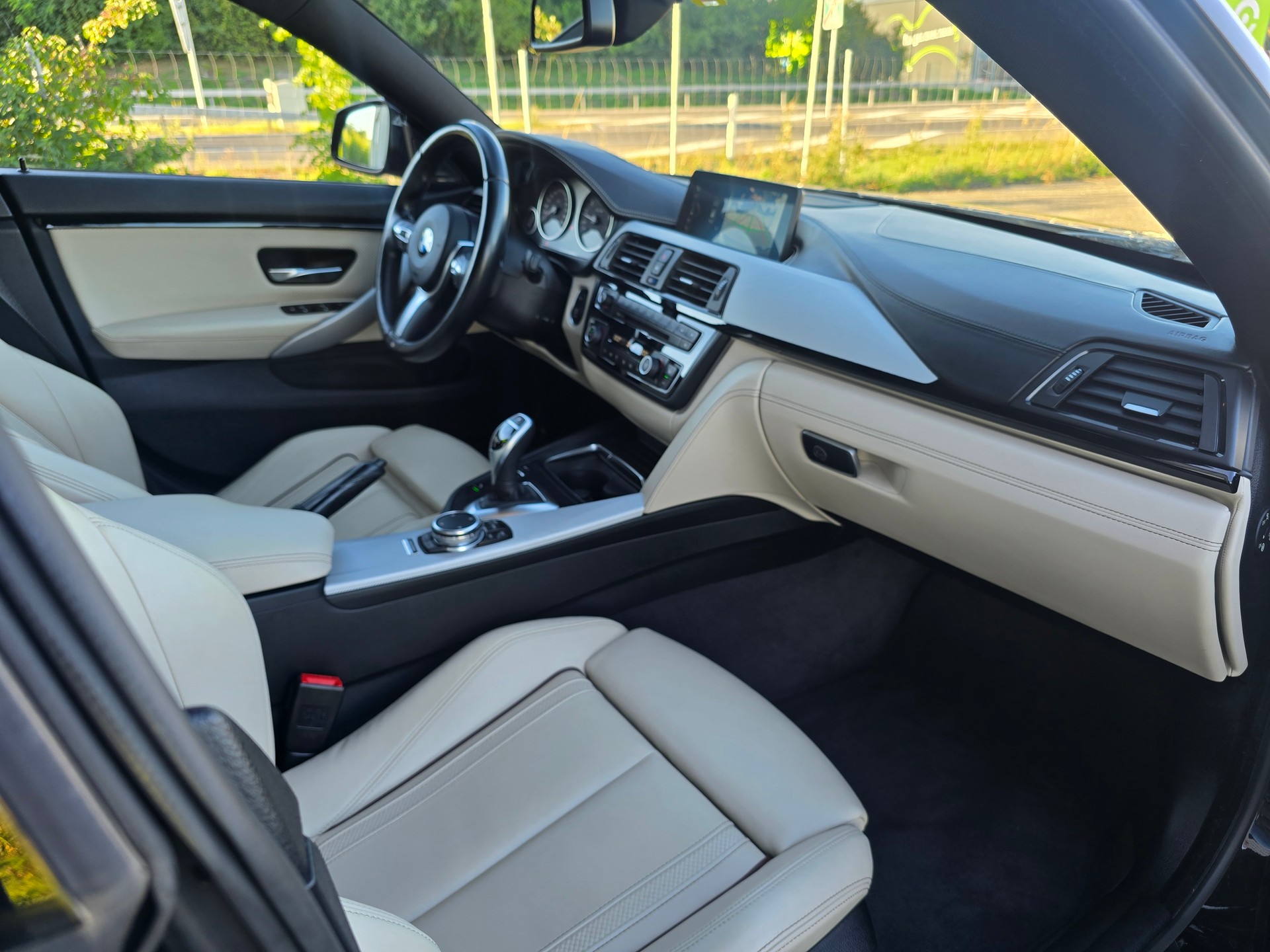 BMW 440i Gran Coupé xDrive M Sport INDIVIDUAL-image-13