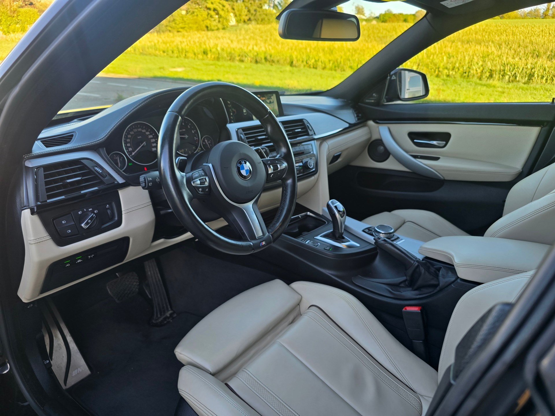 BMW 440i Gran Coupé xDrive M Sport INDIVIDUAL-image-10