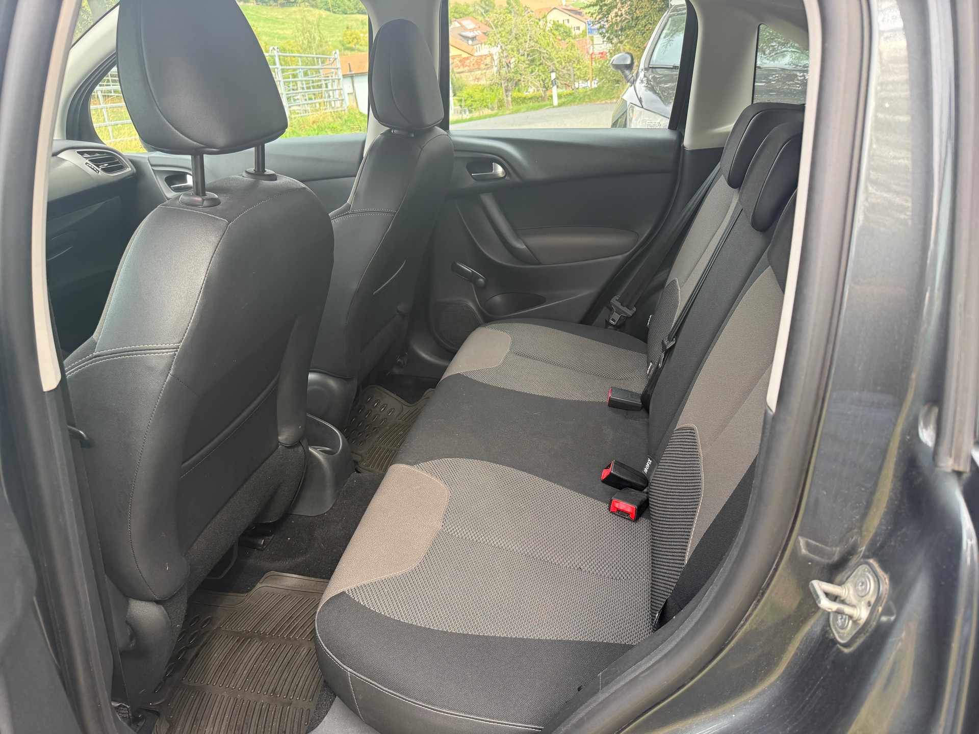 CITROEN C3 1.2i PureTech Sélection-image-8