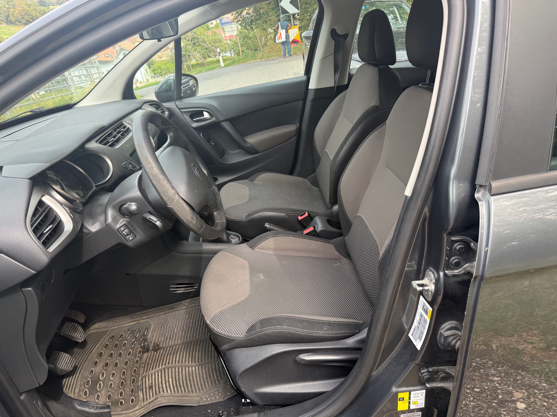 CITROEN C3 1.2i PureTech Sélection-image-9